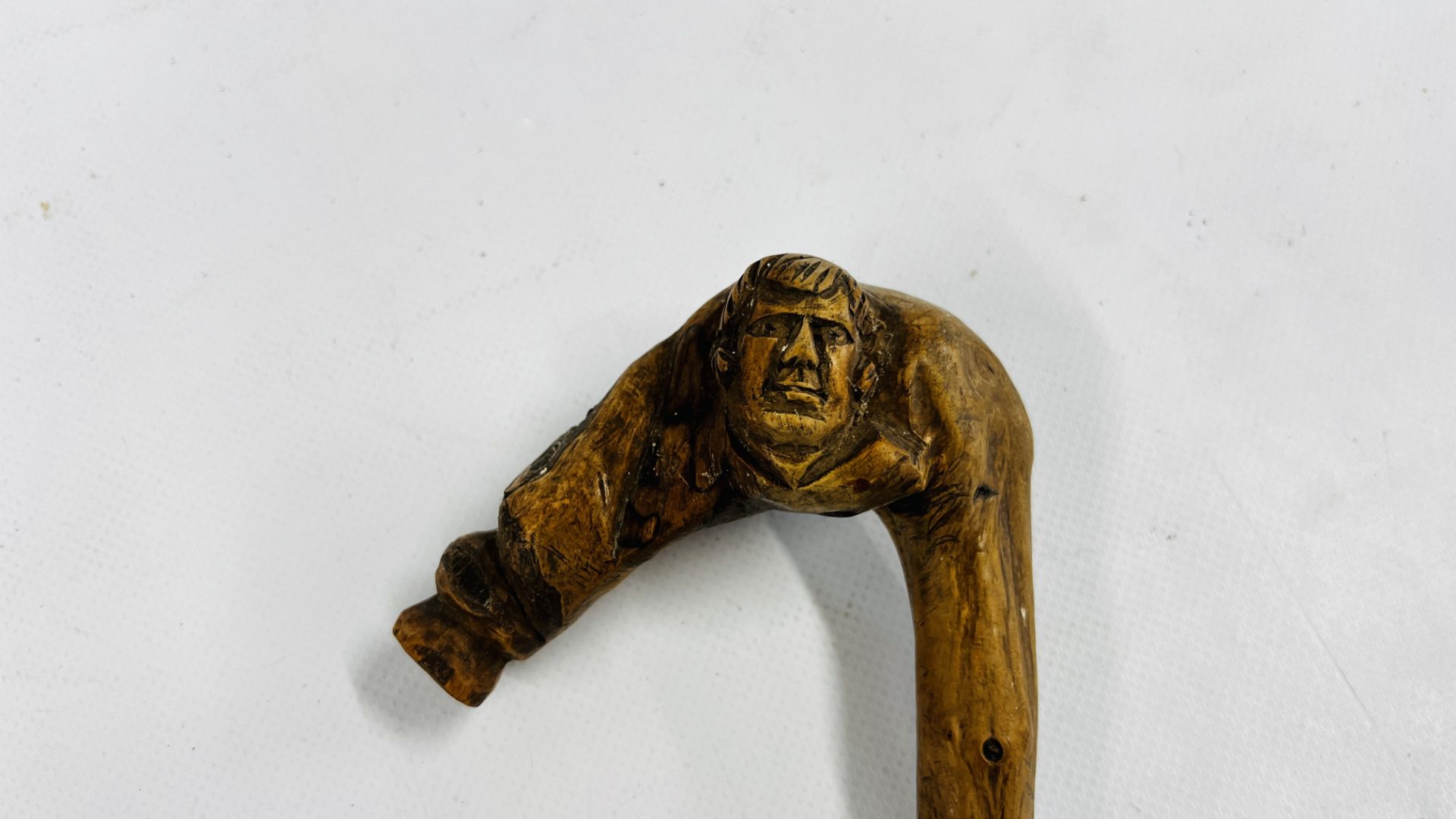 A C19th VINTAGE BRIAR WOOD WALKING STICK THE HANDLE CARVED WITH A GENTLEMAN'S FACE, L 89CM. - Image 2 of 7