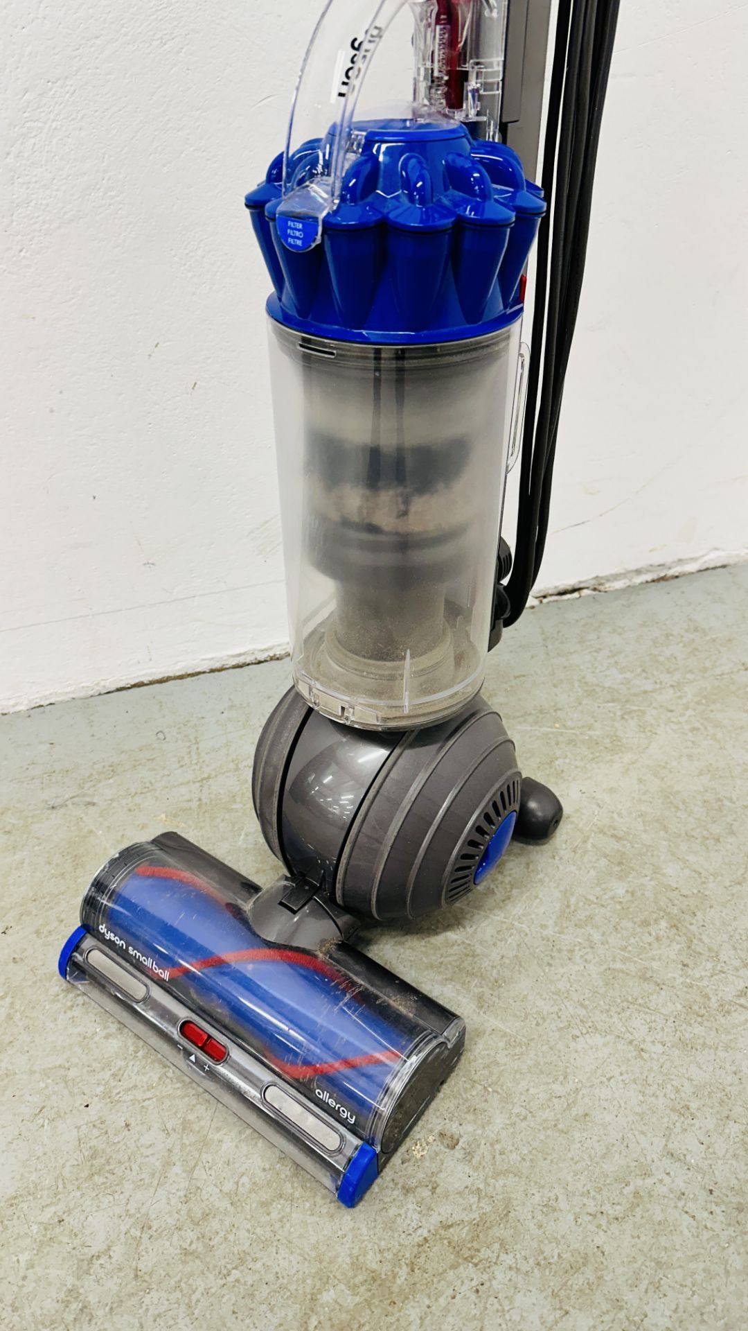 DYSON UP22 SMALL BALL UPRIGHT VACUUM CLEANER - SOLD AS SEEN. - Image 2 of 6