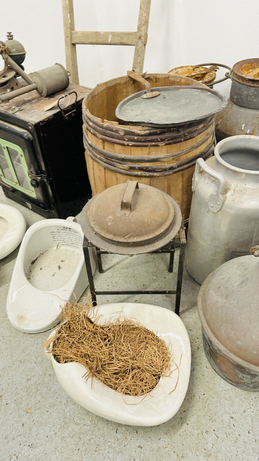 A COLLECTION OF VINTAGE BYGONES TO INCLUDE SACK BARROW, WILLOW BOUND BARREL, VALOR No112 FIELD OVEN, - Image 8 of 16