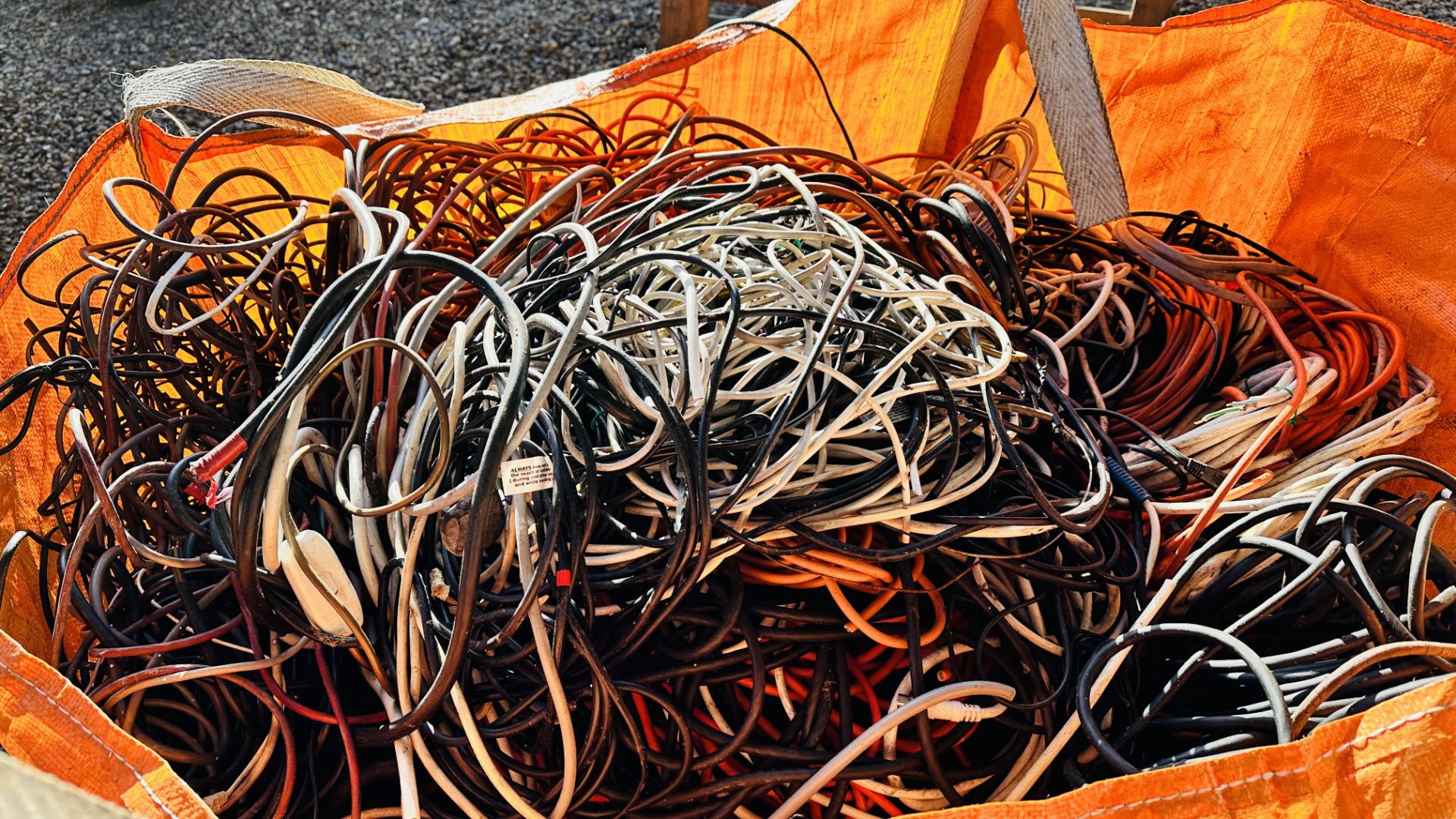 TWO BULK BAGS OF APPROX 360 KG OF SCRAP ELECTRICAL CABLE. - Bild 4 aus 4