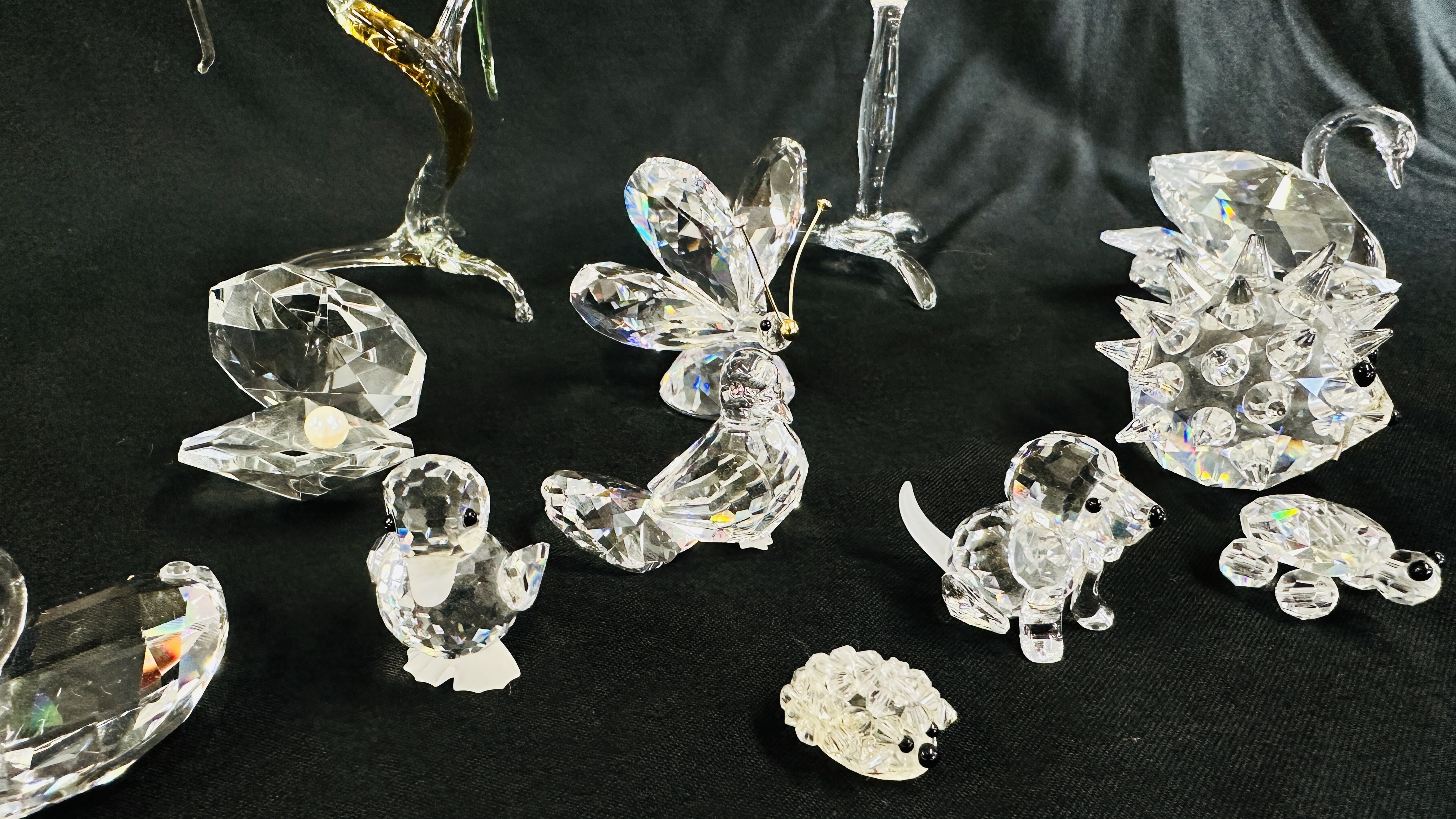 5 SWAROVSKI CRYSTAL COLLECTIBLE FIGURES TO INCLUDE HEDGEHOG, DOVE, DOG, - Image 3 of 10