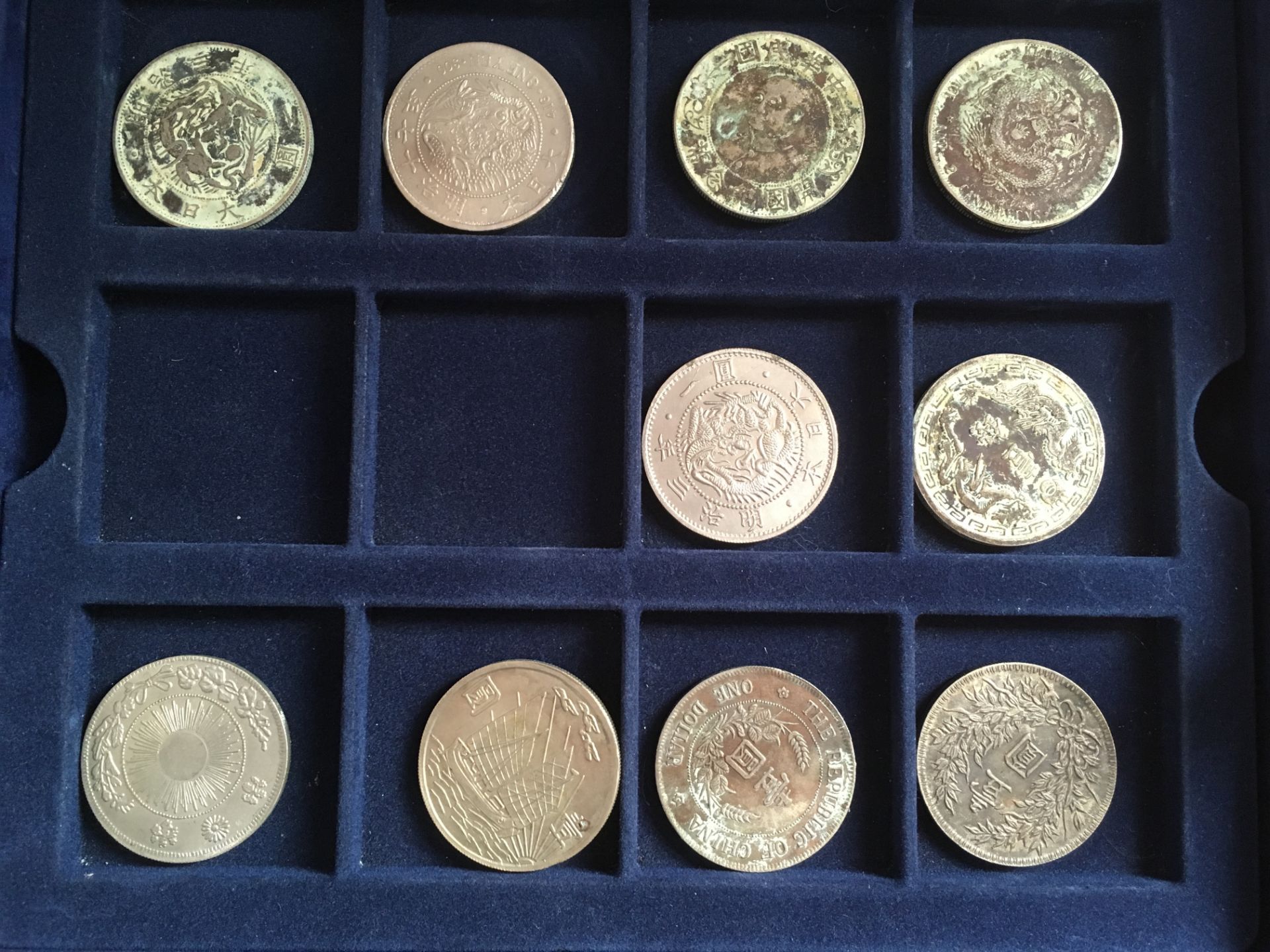 COINS: BOX OF MIXED WITH CASED CROWN SIZE, GUERNSEY 1978 ROYAL VISIT SILVER PROOF CROWN IN CASE, - Bild 2 aus 5