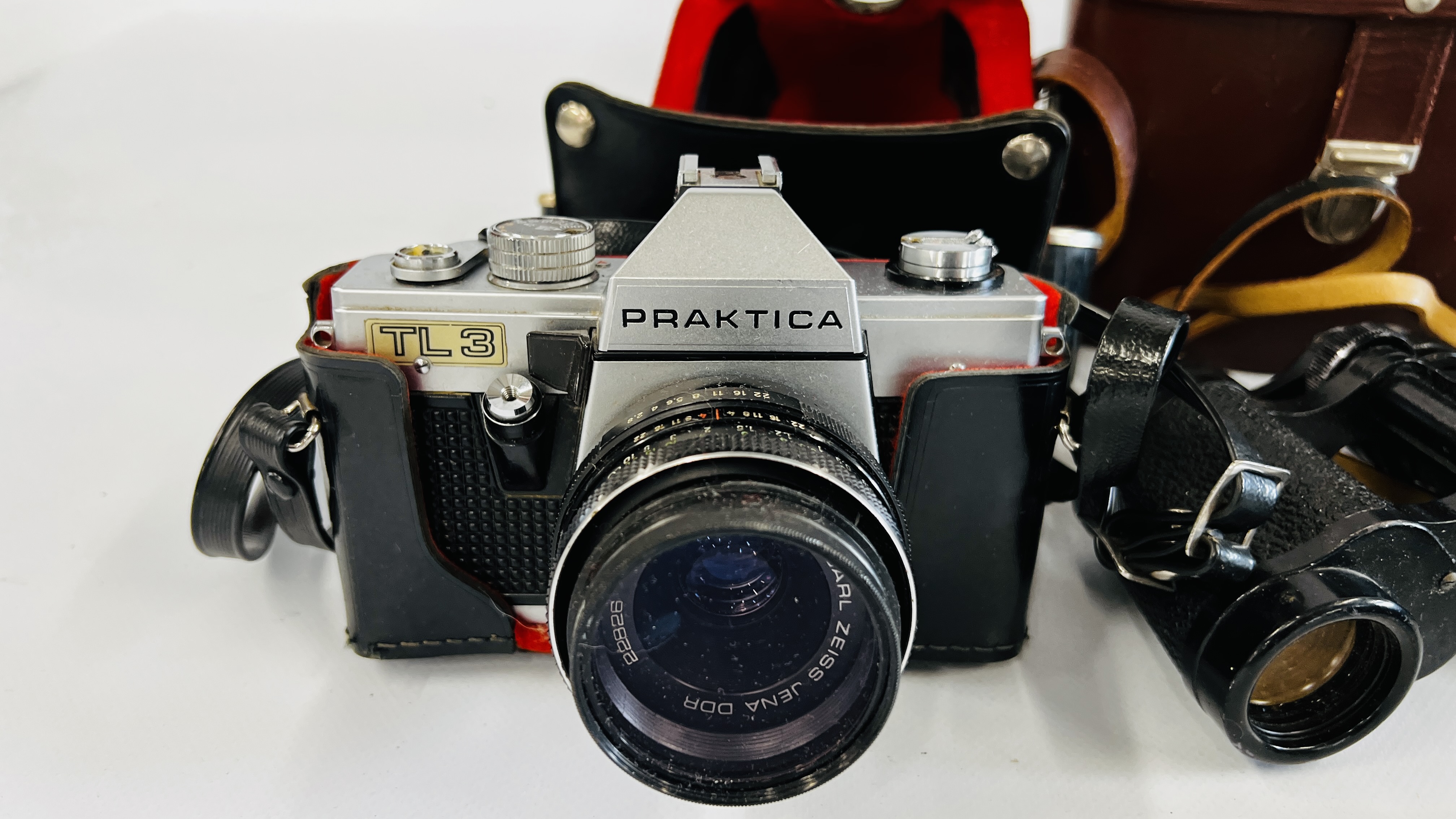 A BOX CONTAINING A QUANTITY OF VISUAL AND PHOTOGRAPHIC EQUIPMENT TO INCLUDE PRAKTICA CAMERA, - Image 2 of 9