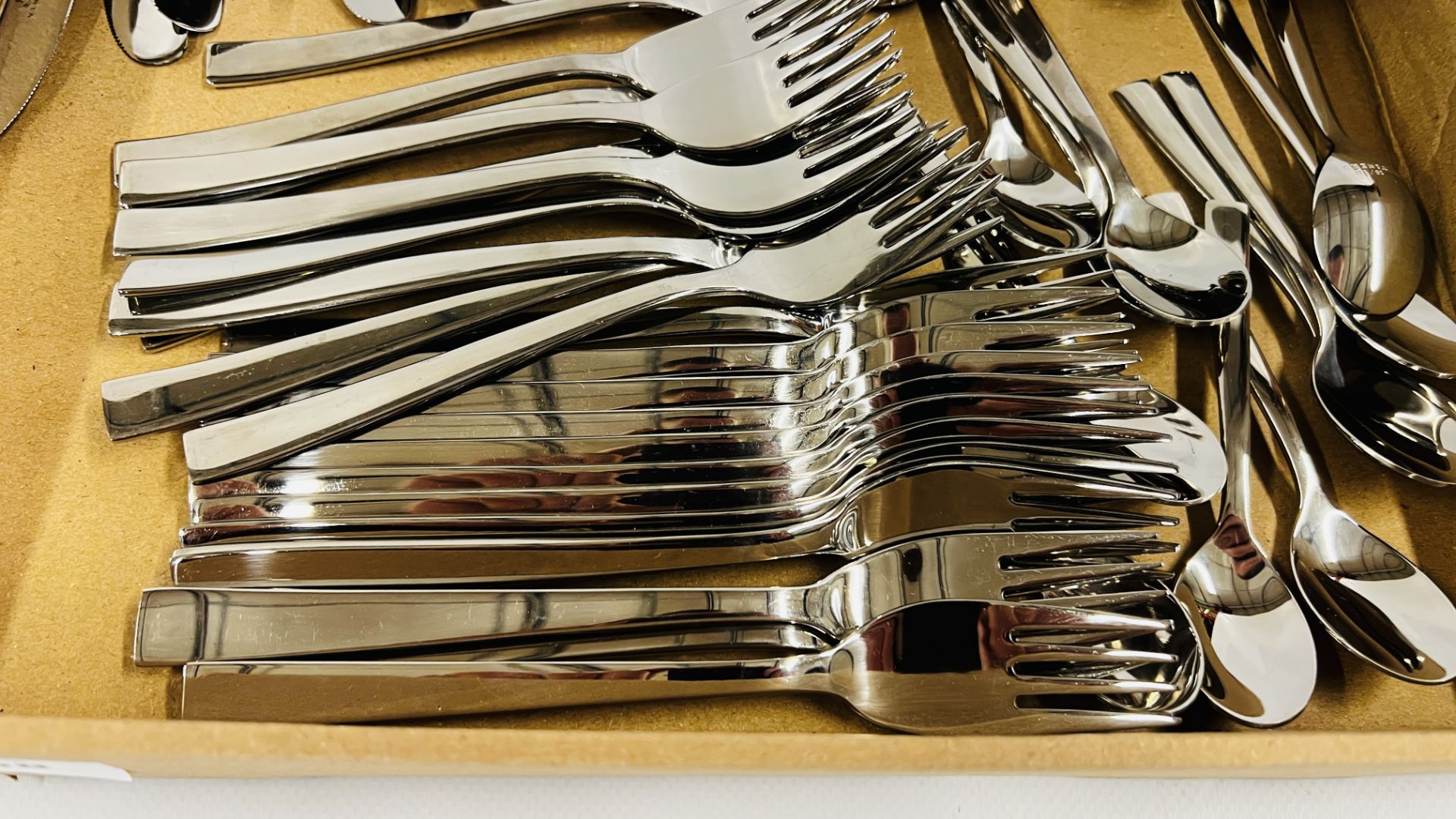 A GOOD QUANTITY OF GOOD QUALITY VINERS CUTLERY. - Image 2 of 4