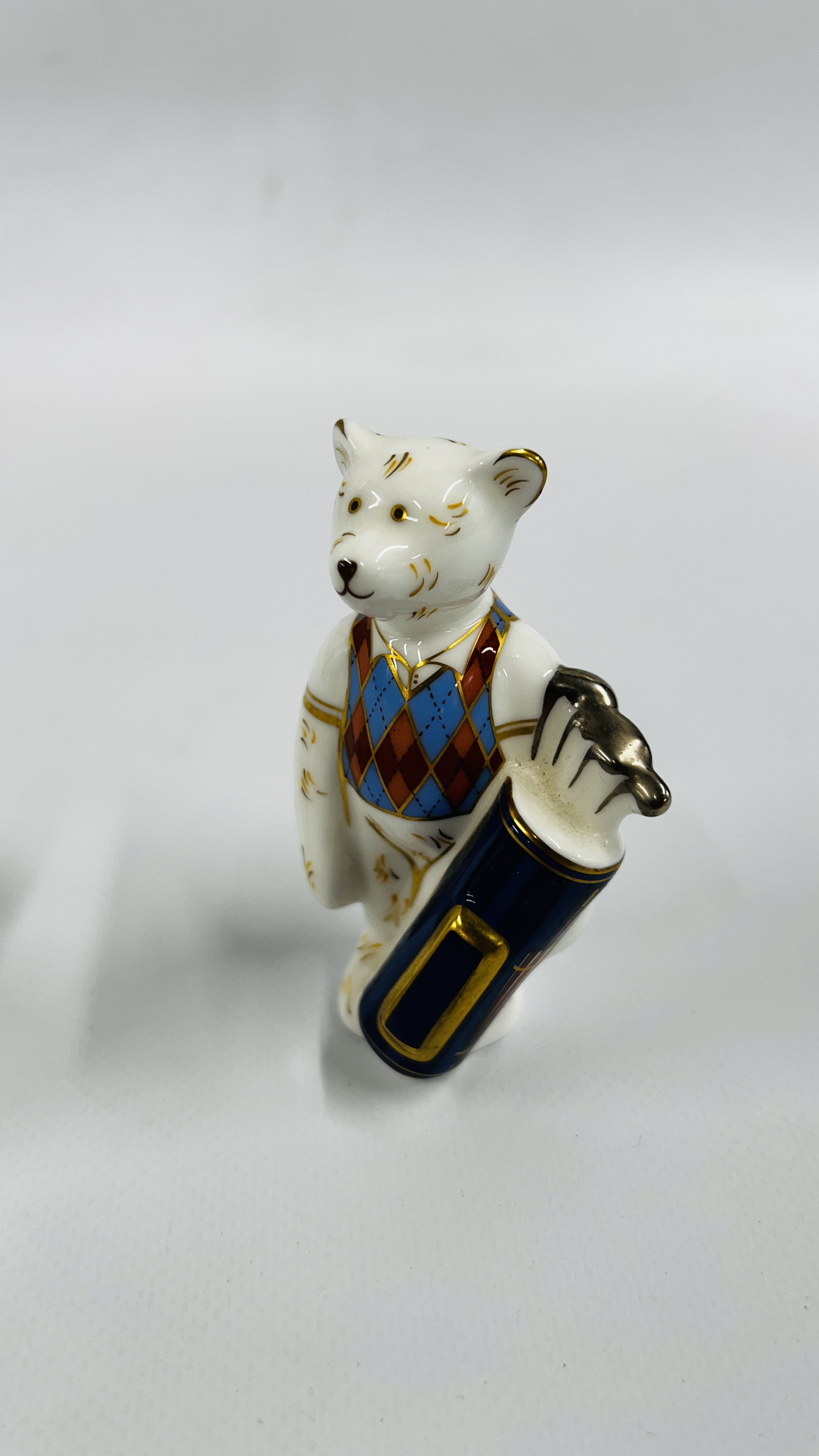 2 ROYAL CROWN DERBY FIGURES TO INCLUDE "GRADUATE" H 7CM AND GOLFER BEAR H 9CM NO STOPPERS. - Image 5 of 8