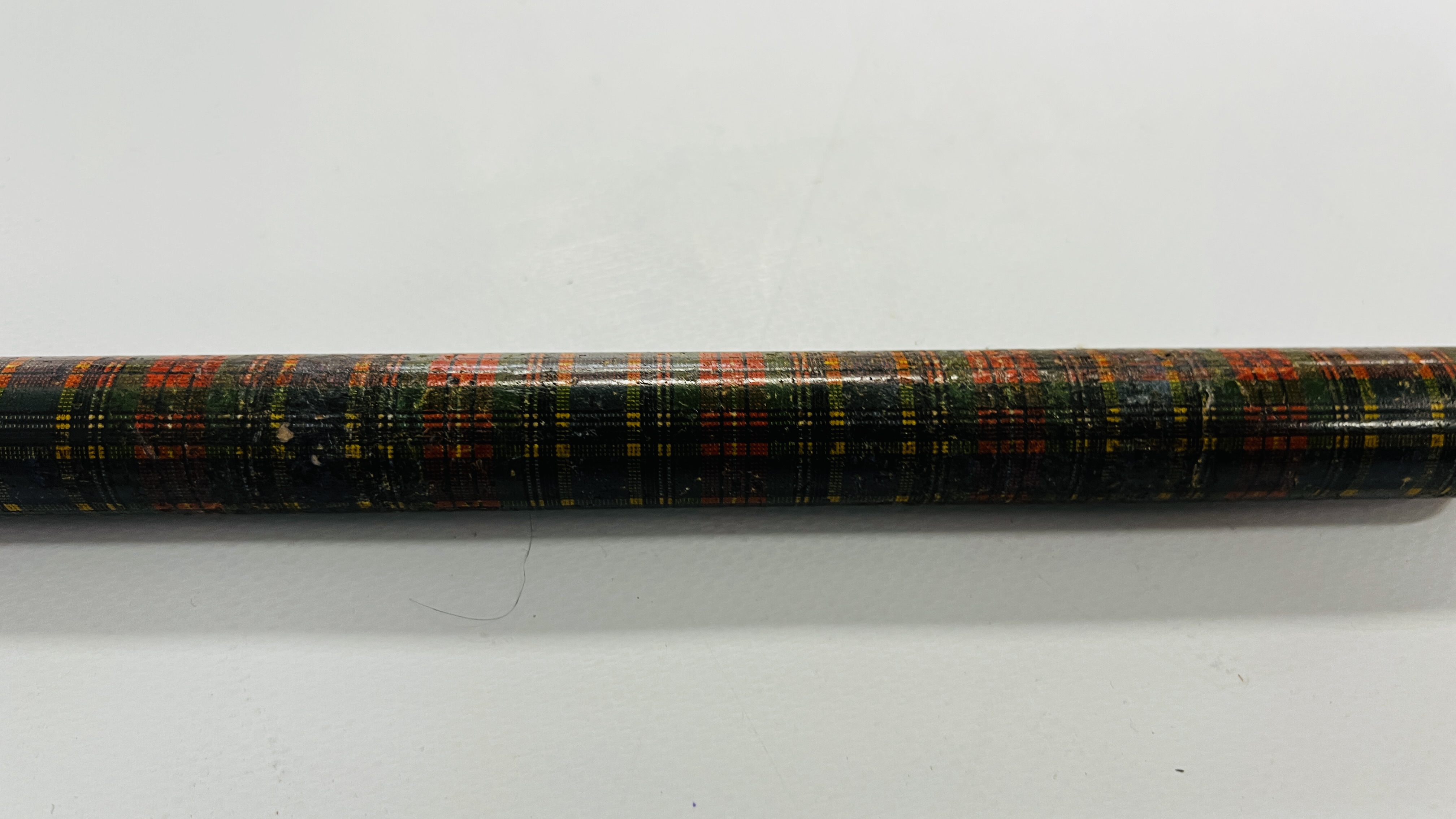 TWO PIECES OF VINTAGE TARTAN WARE TO INCLUDE A RULE AND A TAPE MEASURE. - Image 5 of 6