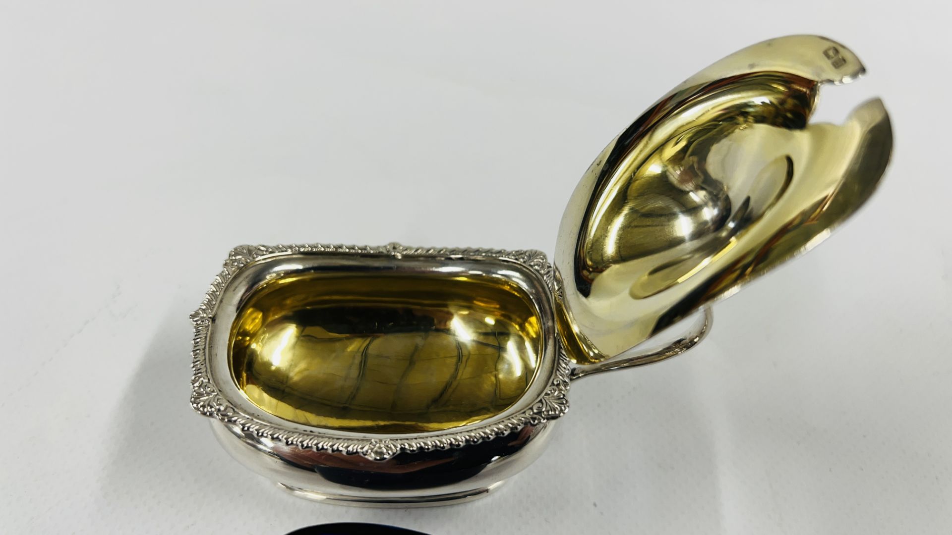 A SILVER THREE PIECE CONDIMENT SET, BIRMINGHAM ASSAY (RUBBED MARKS). - Image 15 of 17