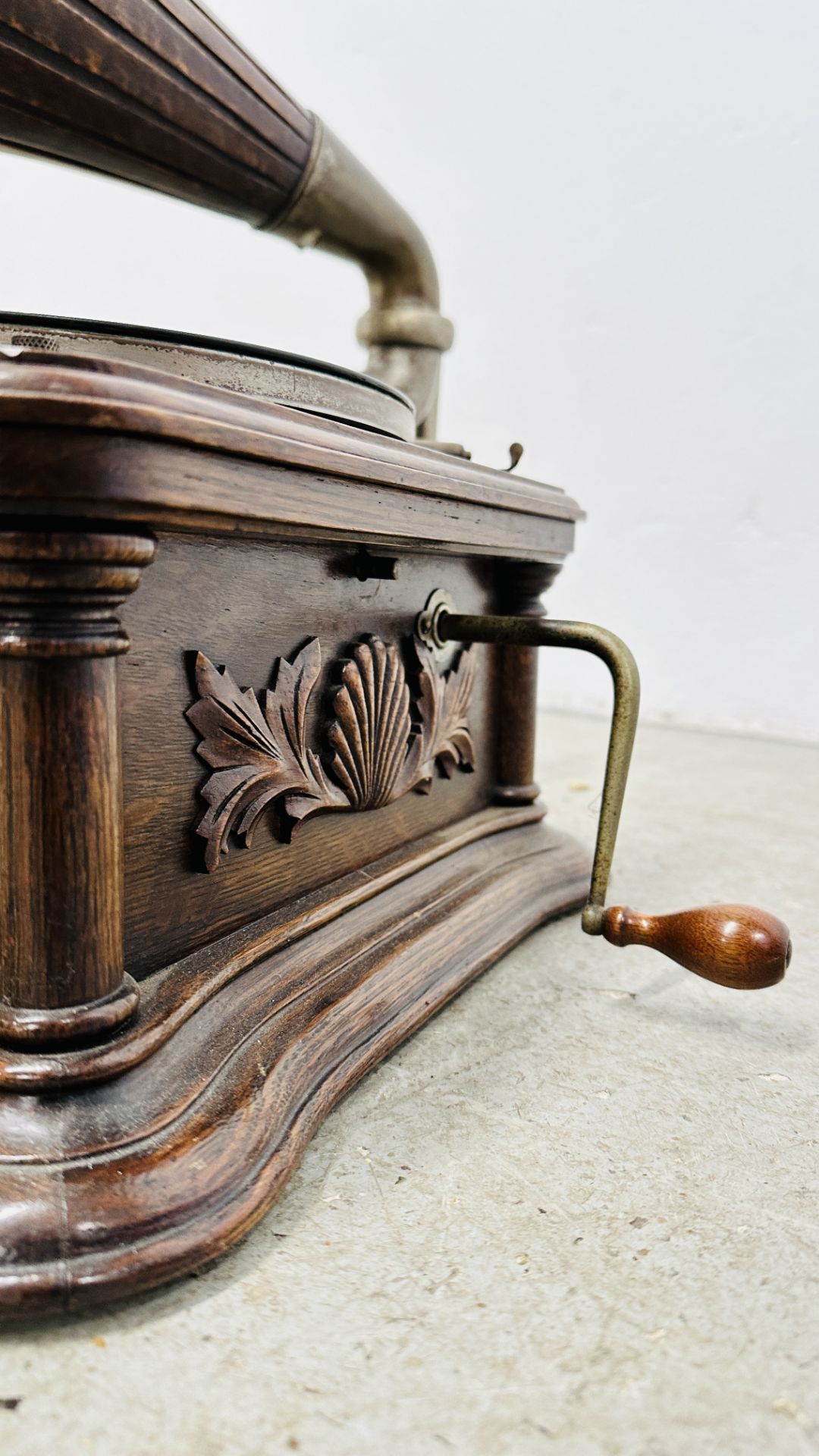 EARLY HMV GRAMOPHONE COMPANY OAK CASED "THE GRAMOPHONE Co" GRAMOPHONE WITH HORN. - Image 7 of 9