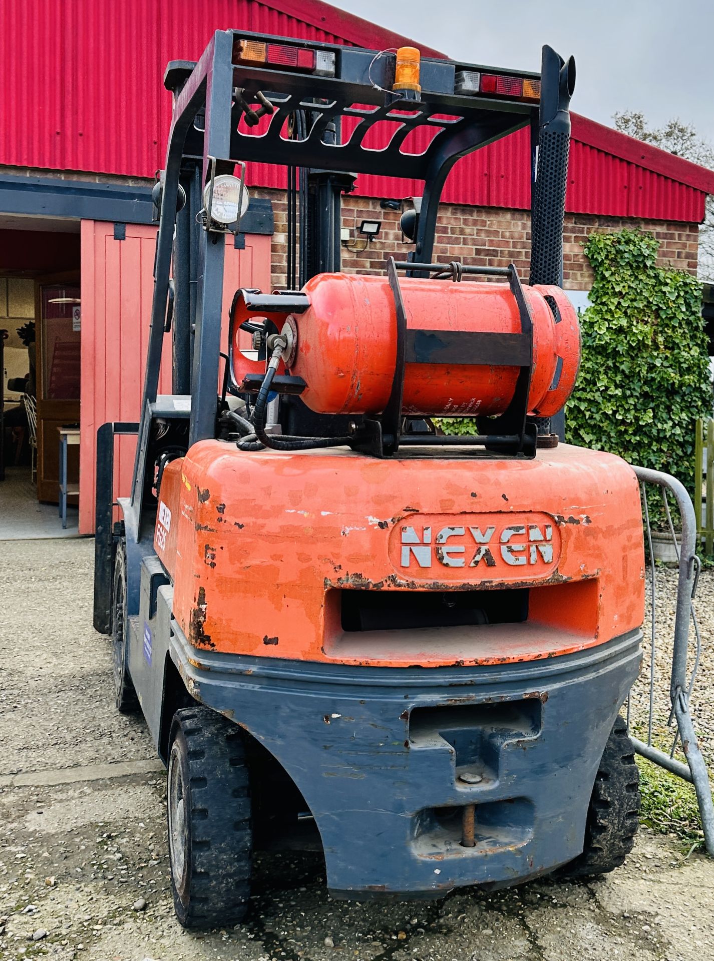 UPON INSTRUCTION OF OFFICIAL RECEIVER NEXEN FG25 FORKLIFT TRUCK S/N D22007 1594 DISPLAYED HOUR'S. - Bild 5 aus 15