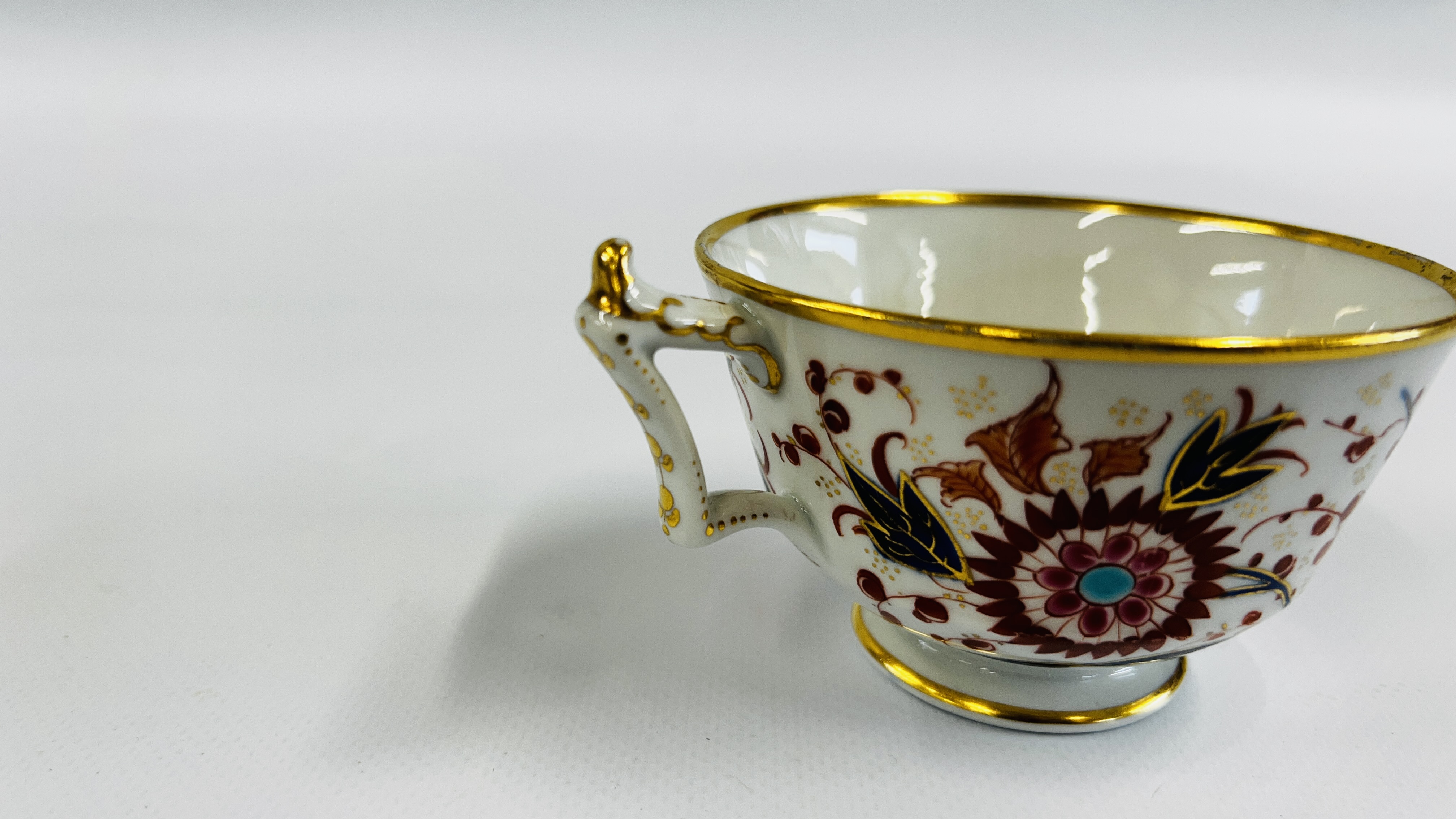 A FLIGHT BARR AND BARR WORCESTER PORCELAIN TEA CUP, - Image 33 of 38