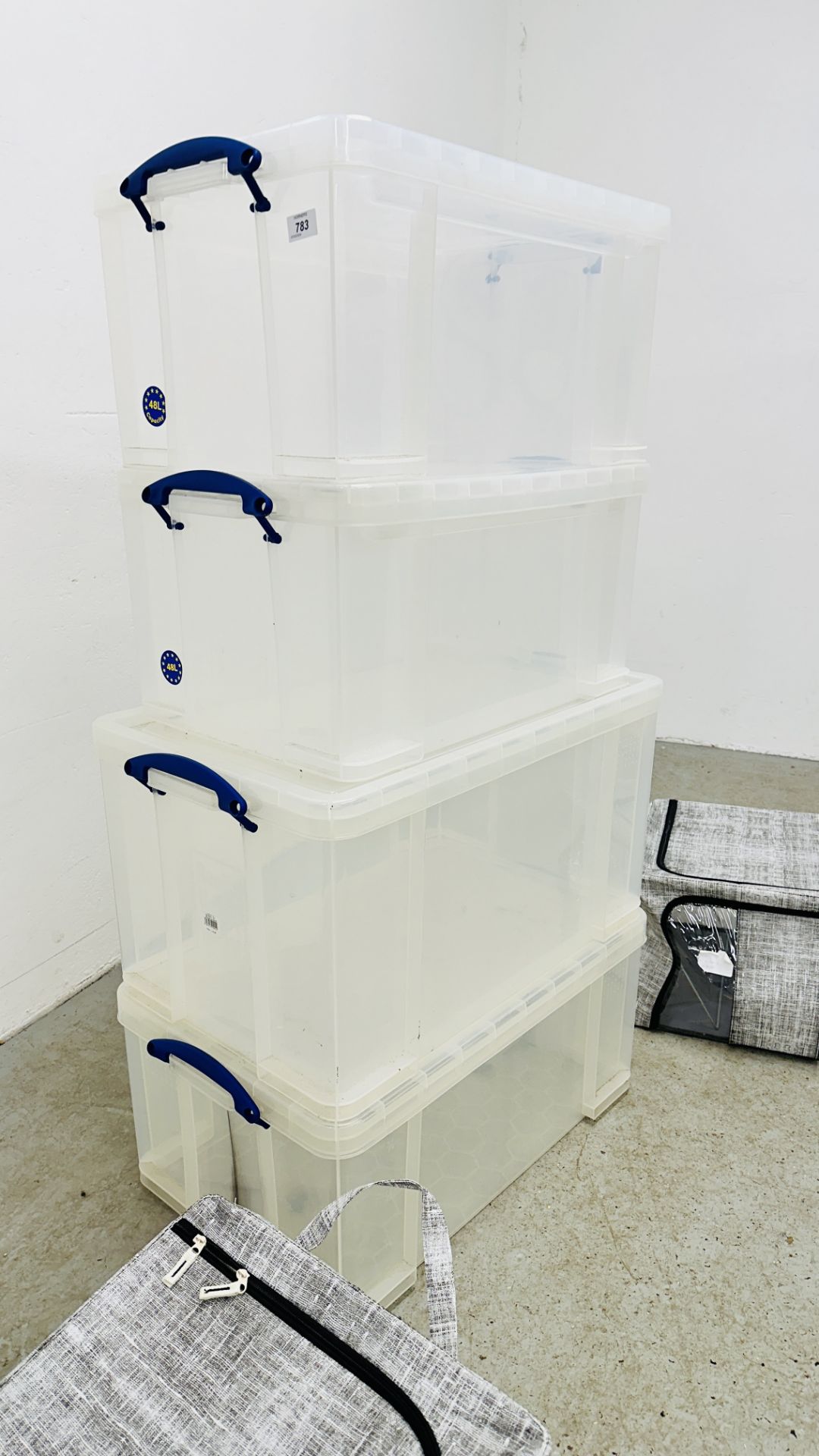 4 X LARGE PLASTIC REALLY USEFUL STORAGE BOXES (2 X 48L & 2 X 64L) ALONG WITH TWO FOLDING CANVAS - Bild 2 aus 7