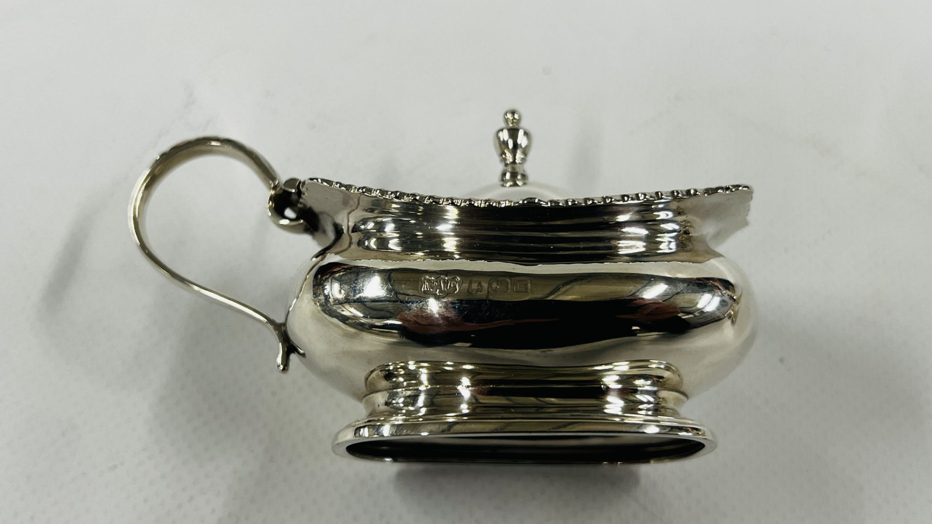 A SILVER THREE PIECE CONDIMENT SET, BIRMINGHAM ASSAY (RUBBED MARKS). - Image 12 of 17