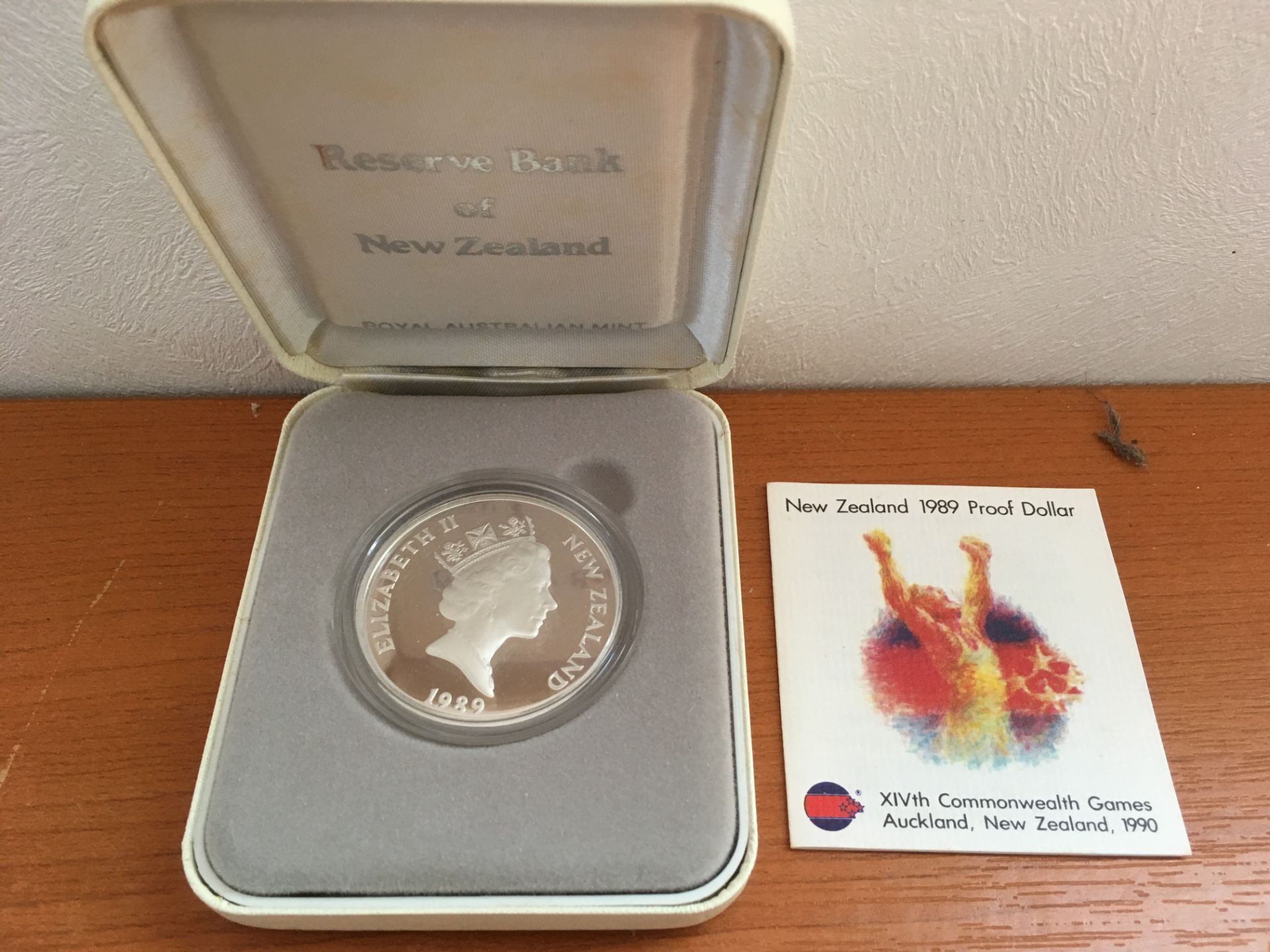 COINS: TIN OF MIXED COINS TO INCLUDE NEW ZEALAND 1989 SILVER PROOF DOLLAR, - Image 3 of 6