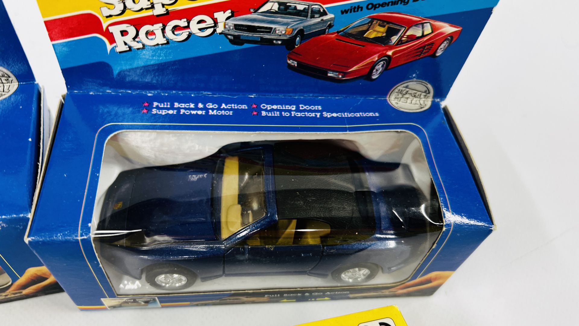 A BOX OF ASSORTED DIE-CAST MODEL VEHICLES TO INCLUDE MATCHBOX EXAMPLES, ETC. - Image 8 of 8