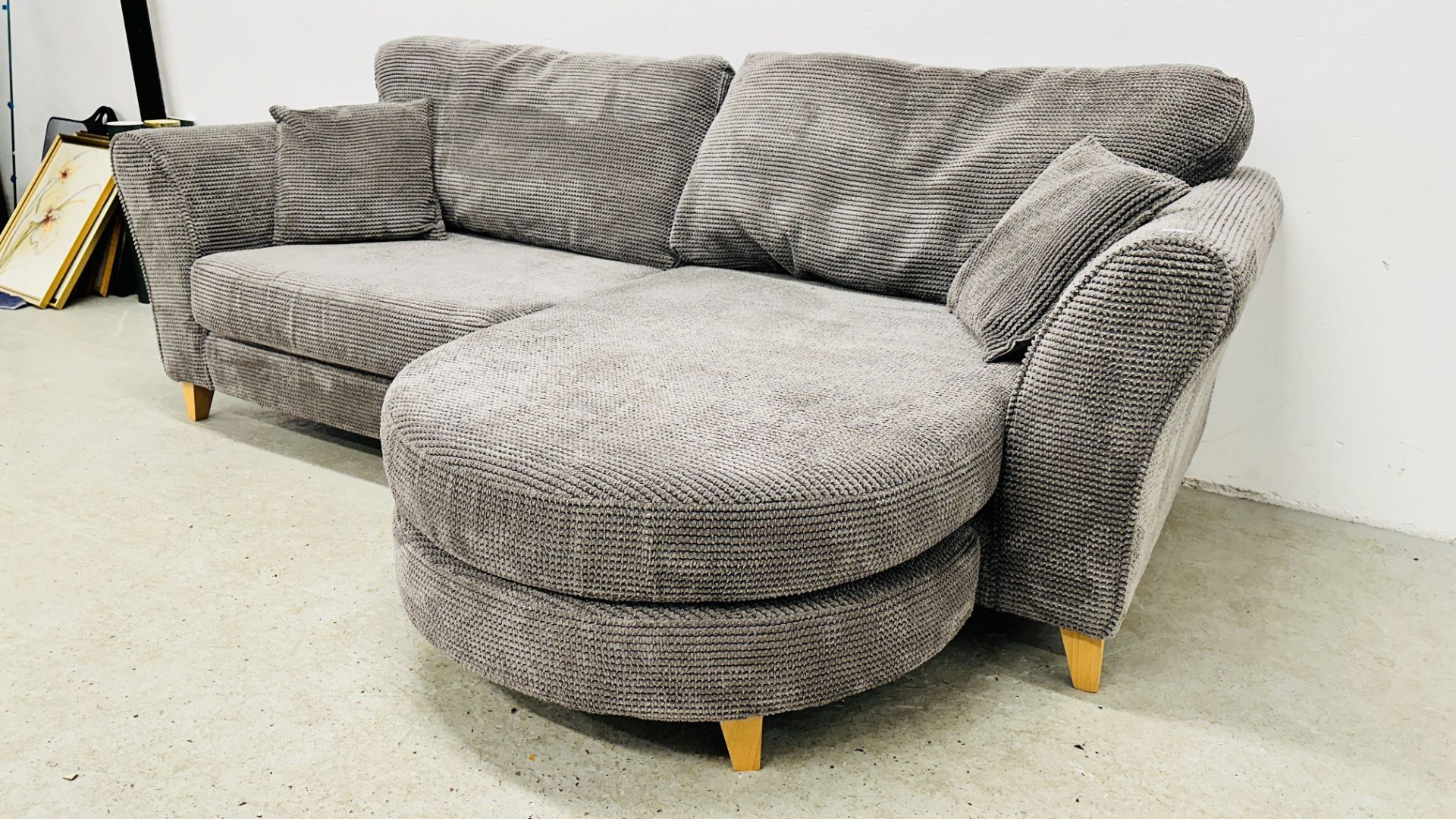 GOOD QUALITY DFS CORNER SOFA UPHOLSTERED IN CHARCOAL GREY. - Image 8 of 10
