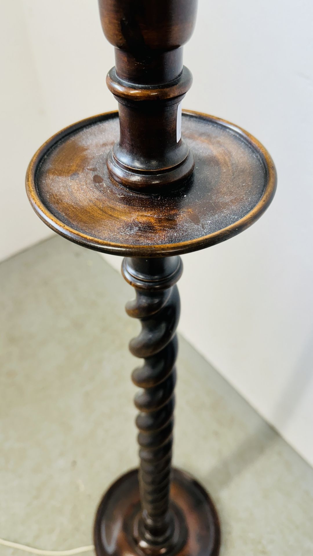 ANTIQUE BARLEY TWIST STANDARD LAMP (WIRE REMOVED) - SOLD AS SEEN. - Image 3 of 5