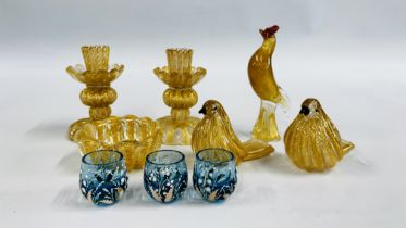 A GROUP OF MURANO STYLE ART GLASS COMPRISING A PAIR OF CANDLESTICKS, PAIR OF BIRDS,