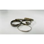 A GROUP OF 5 SILVER BANGLES TO INCLUDE A SNAKE, STONE SET EXPANDING AND ENGRAVED.