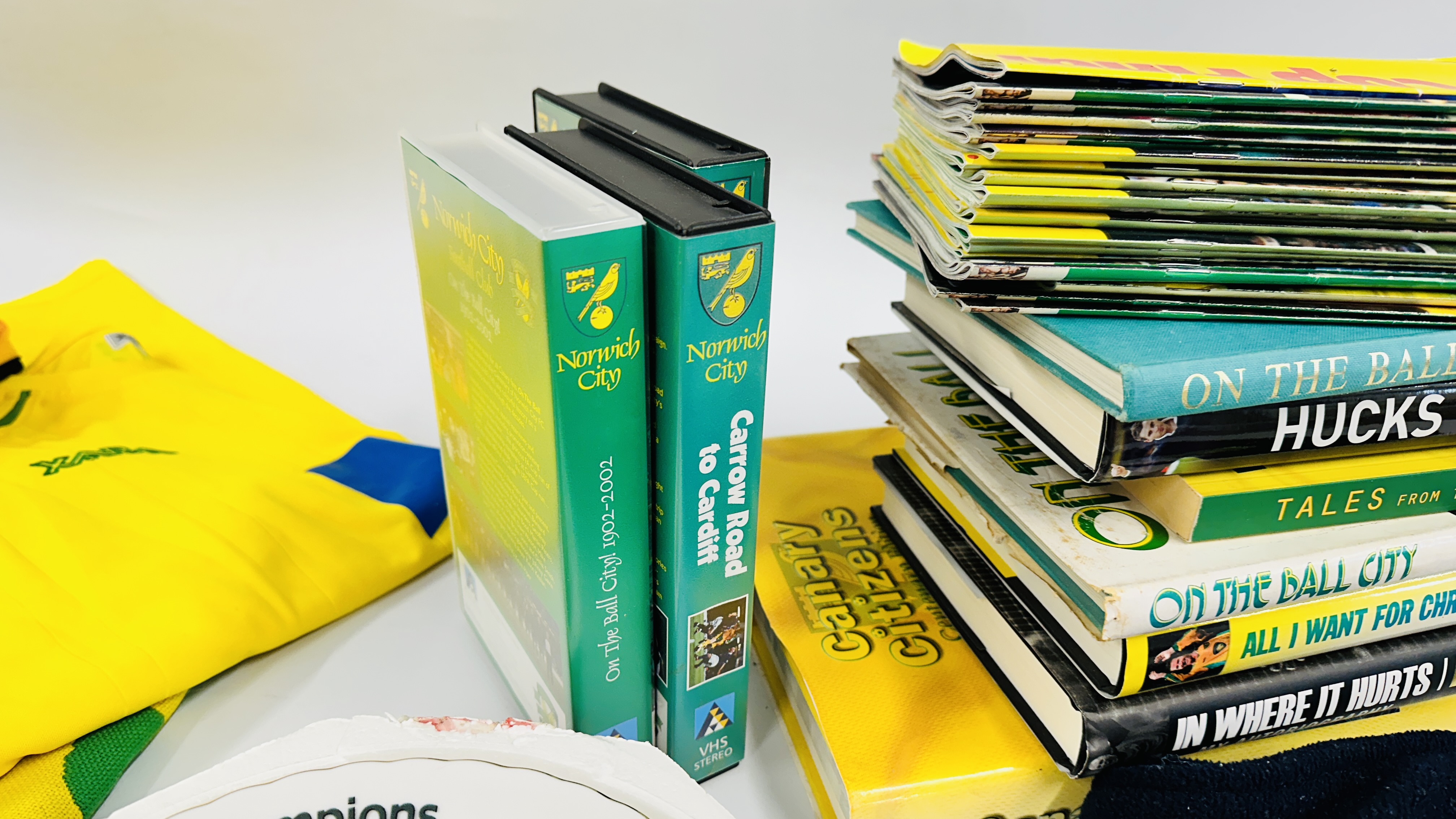 BOX CONTAINING A COLLECTION OF NORWICH CITY FOOTBALL CLUB MEMORABILIA TO INCLUDE PROGRAMMES FROM - Image 3 of 14