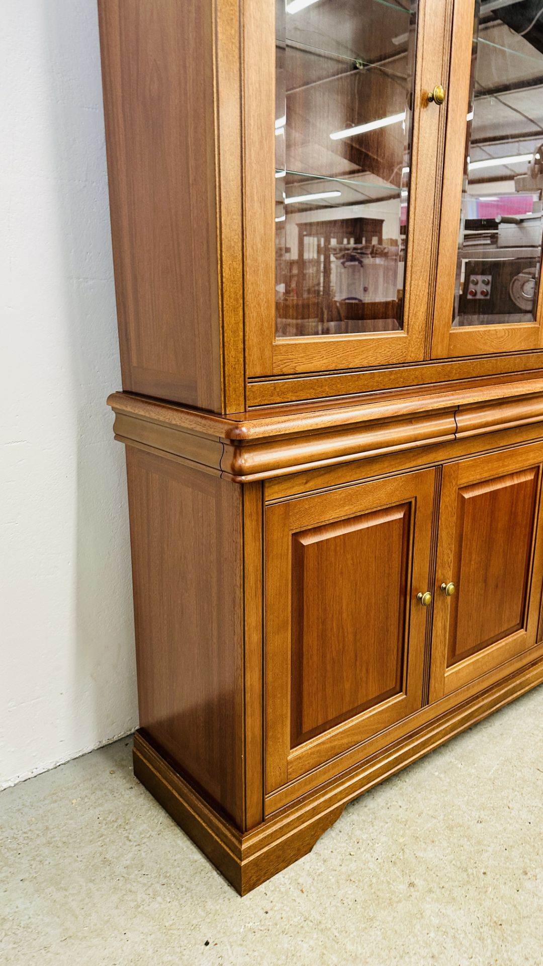 A GOOD QUALITY G PLAN CHERRY WOOD FINISH SIDEBOARD WITH SHELVED GLAZED TOP, - Image 9 of 21