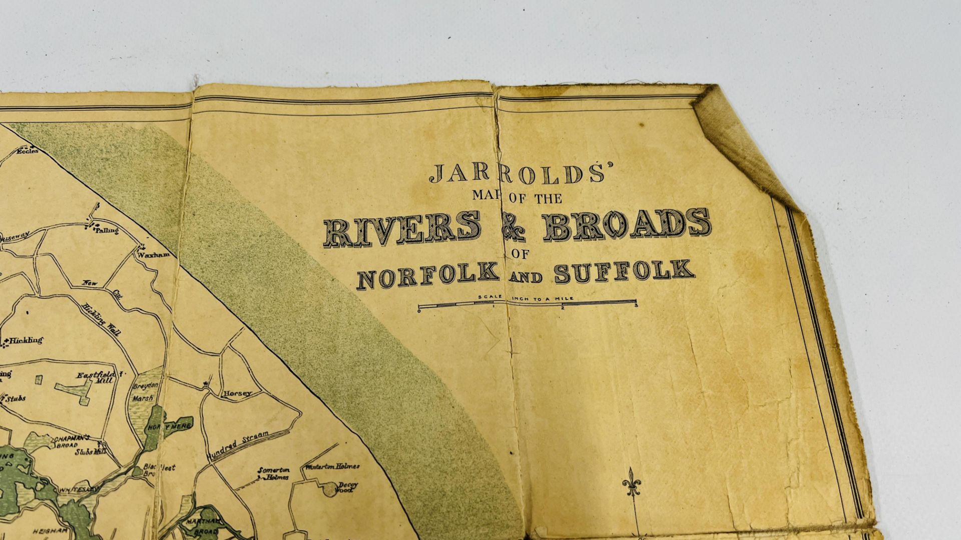 A VINTAGE MAP MARKED "JARROLDS" MAP OF THE RIVERS AND BROADS OF NORFOLK AND SUFFOLK MOUNTED ON A - Image 4 of 17