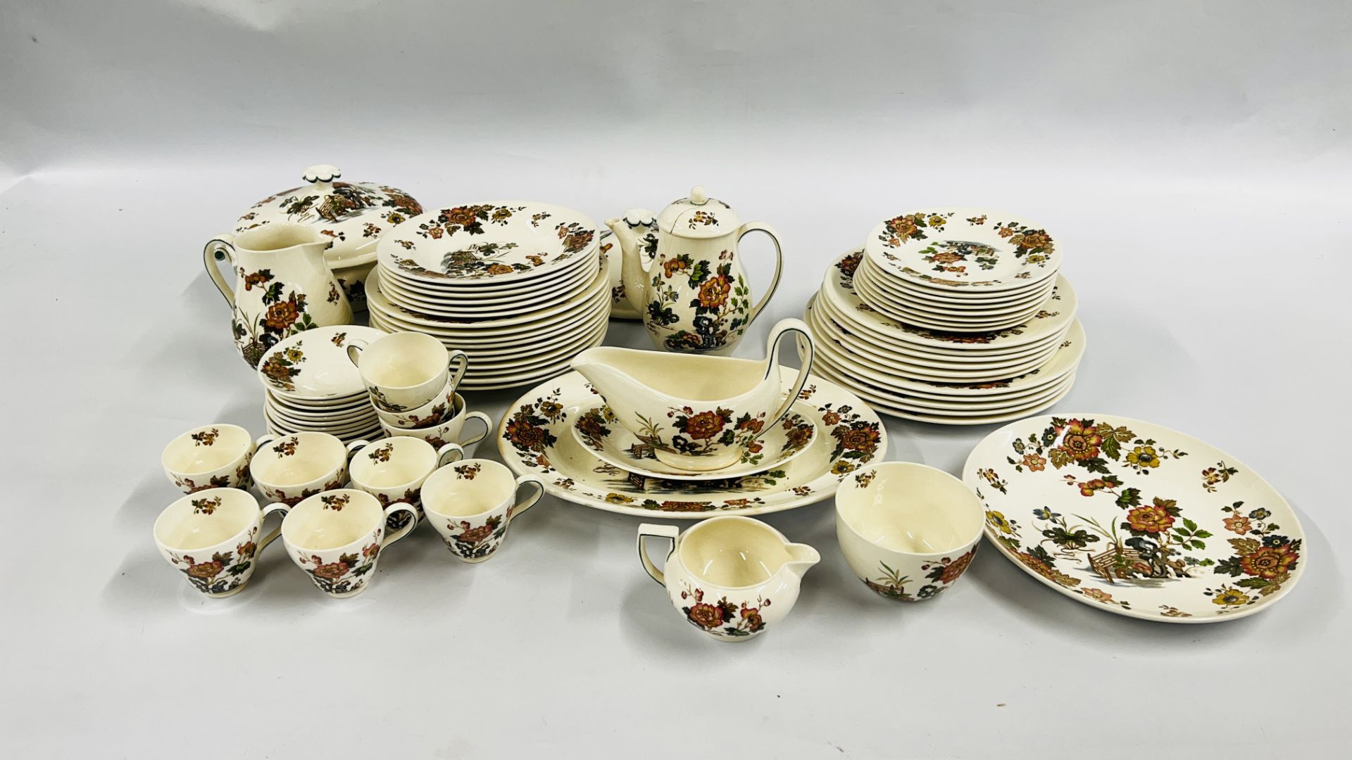 APPROXIMATELY 61 PIECES OF WEDGEWOOD EASTERN FLOWERS TEA AND DINNERWARE.