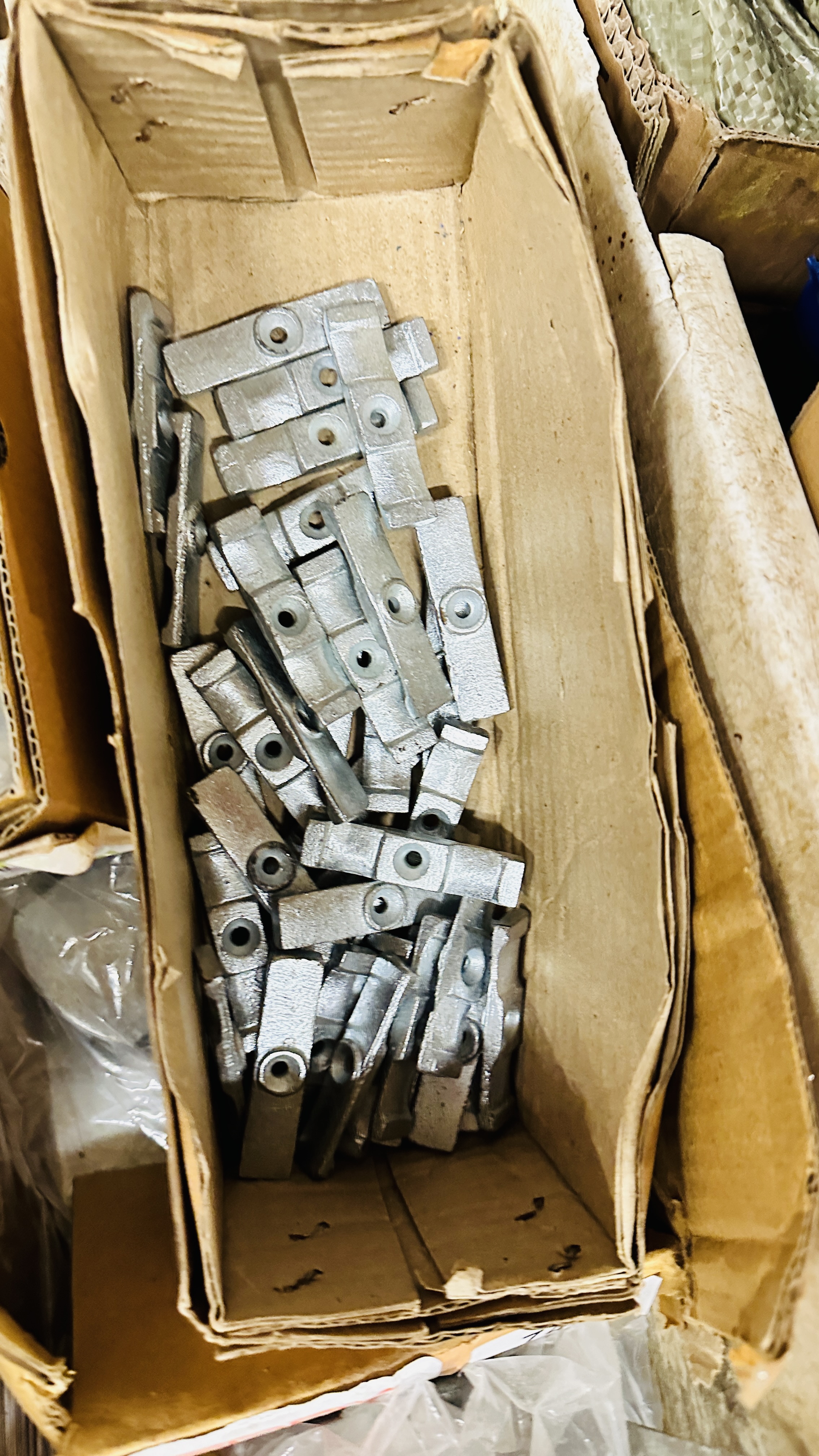 AN EXTENSIVE QUANTITY OF FIXINGS AND FITTINGS, DOOR FITTINGS & FURNITURE LOCKS, LATCH LOCKS, - Image 17 of 28