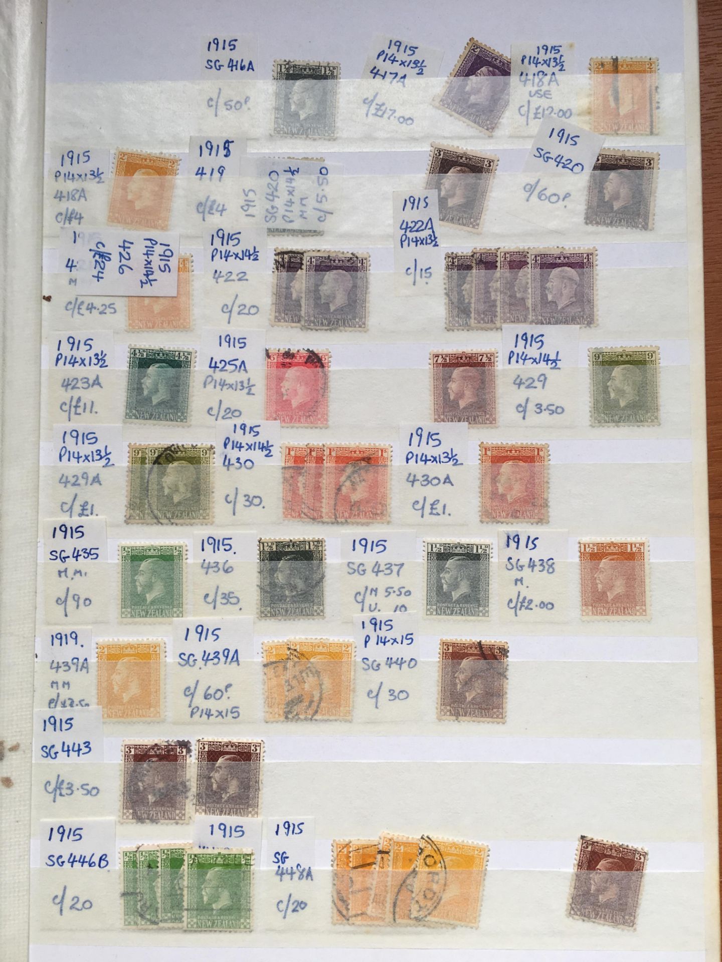 STAMPS: BOX WITH COMMONWEALTH IN FIVE STOCKBOOKS AND A BINDER, CANADA, NEW ZEALAND, MAURITIUS, ETC. - Bild 28 aus 36