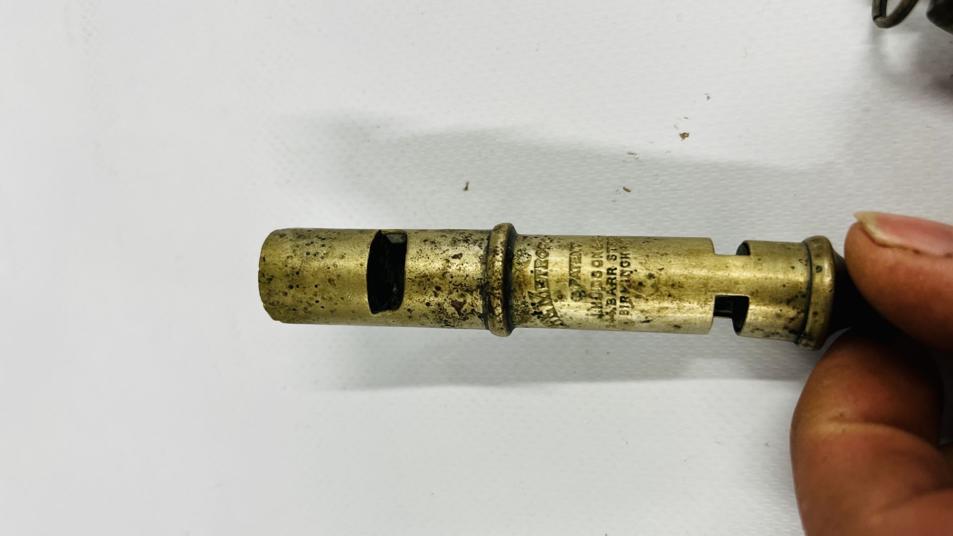 A COLLECTION OF 5 VINTAGE WHISTLES TO INCLUDE 189890'S LIVERPOOL POLICE BEAUFORT WHISTLE, - Image 6 of 6