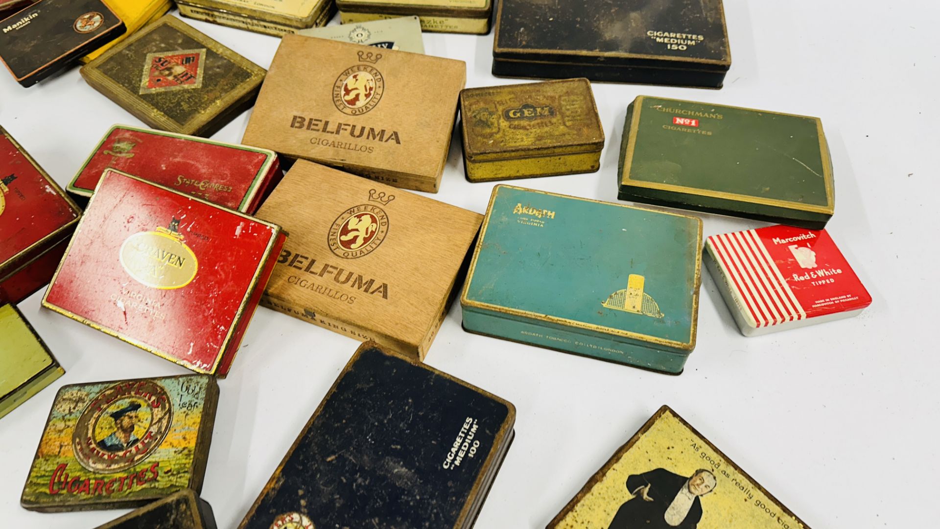 A BOX CONTAINING AN EXTENSIVE COLLECTION OF ASSORTED EMPTY VINTAGE CIGARETTE TINS TO INCLUDE - Image 10 of 14