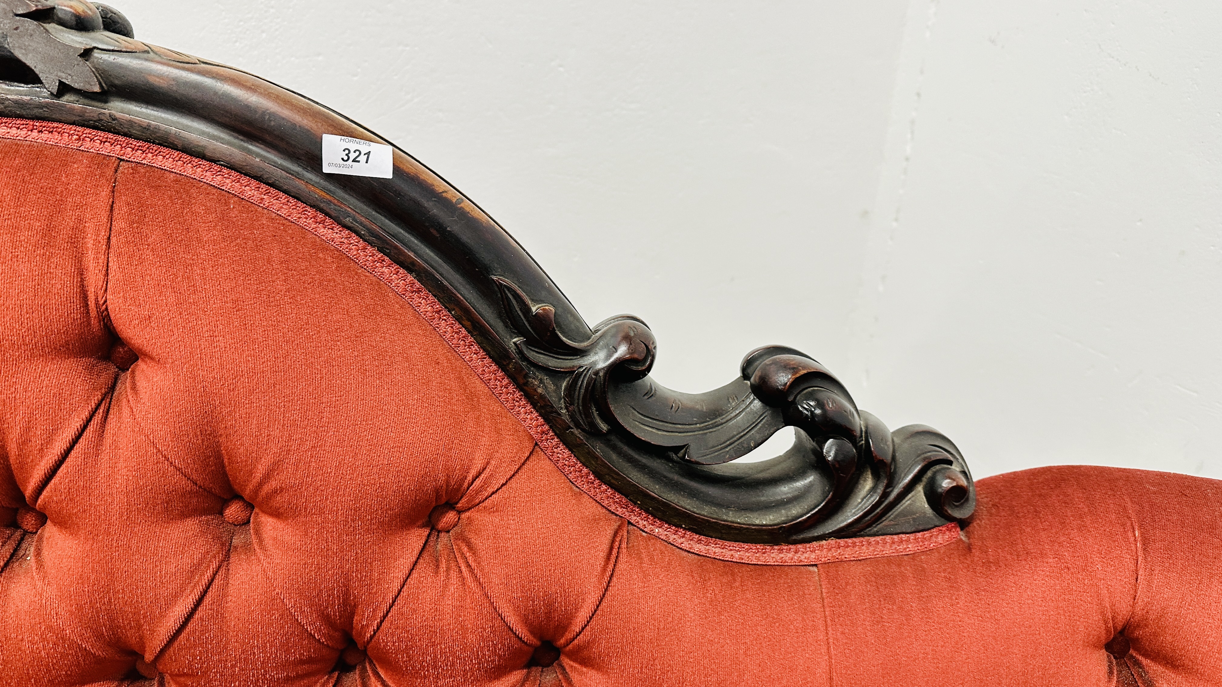 A VICTORIAN MAHOGANY FRAMED HUMP BACK SOFA IN RED BUTTON BACK VELOUR - L 210CM. - Image 4 of 15