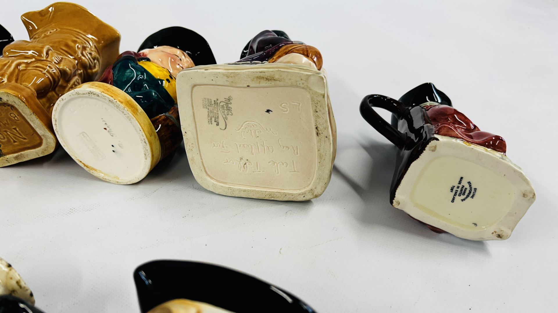 A COLLECTION OF 14 VARIOUS CHARACTER JUGS TO INCLUDE EXAMPLES MARKED WOODS & SONS, - Bild 13 aus 13