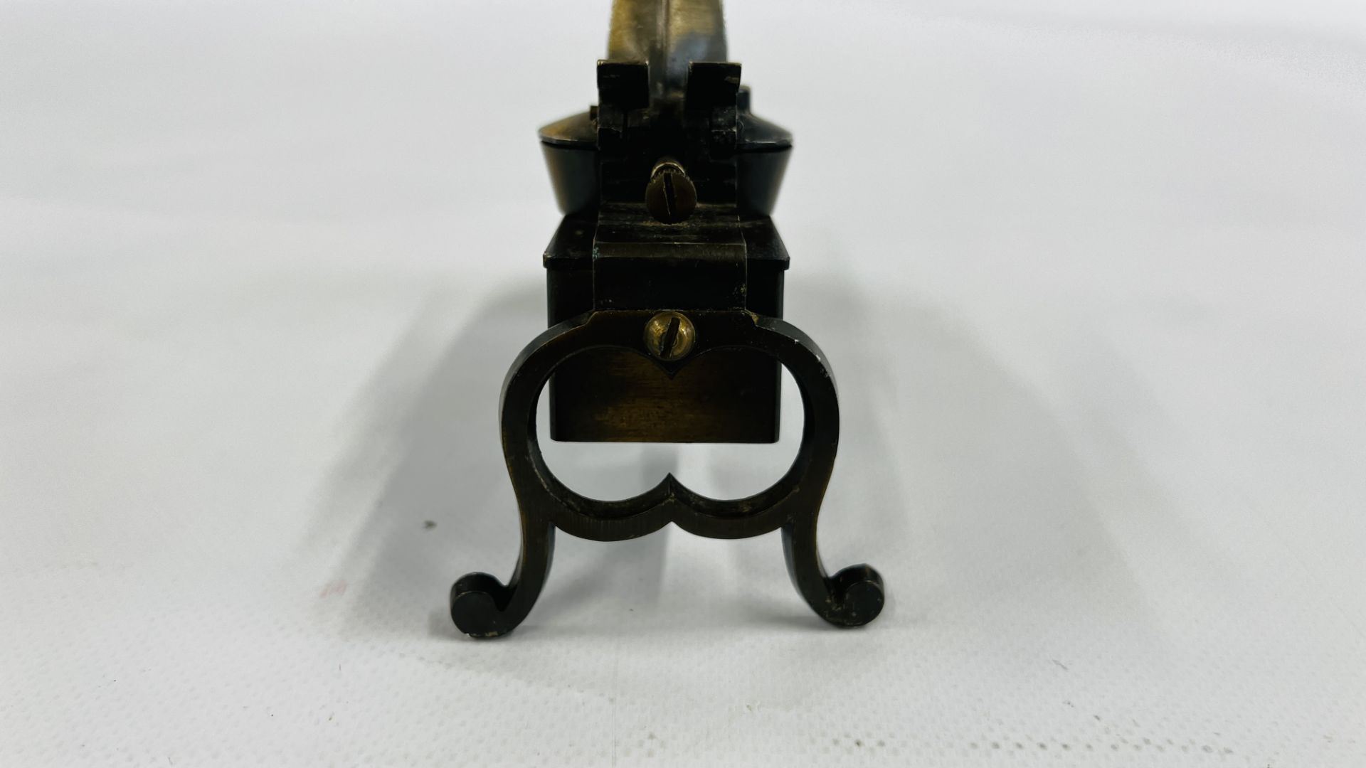 A VINTAGE DUNHILL TINDER PISTOL TABLE LIGHTER MADE IN ENGLAND USA PATENT NO. 592139 - L 14CM. - Image 6 of 14