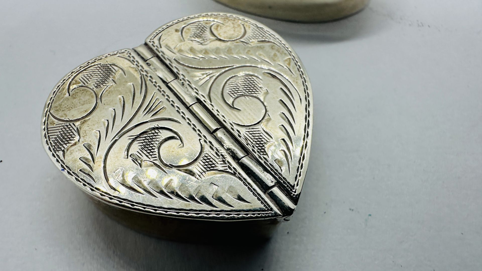 TWO MODERN SILVER ENGRAVED PILL BOXES, ONE OF OVAL FORM W 3. - Image 3 of 8