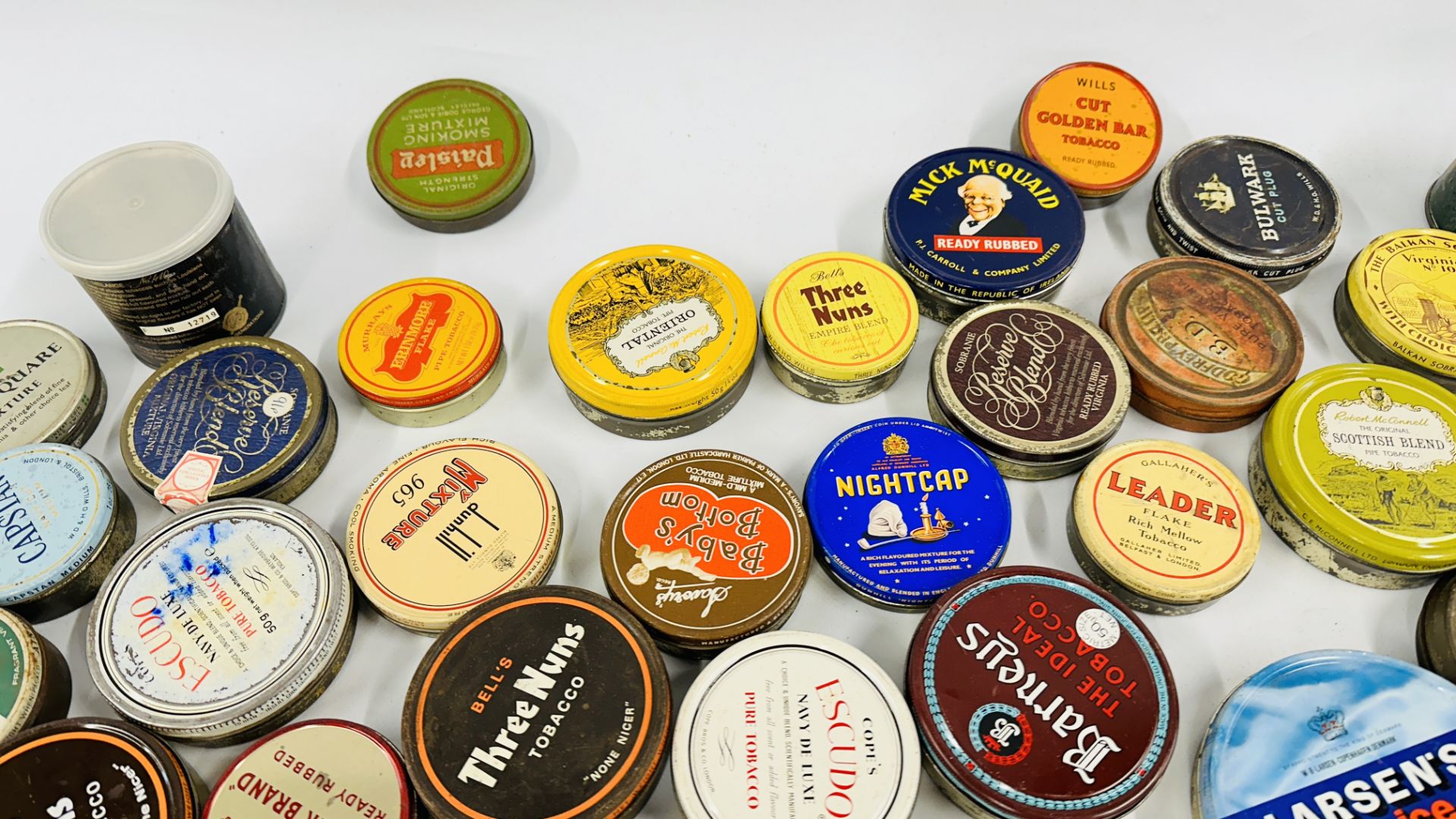 A BOX CONTAINING AN EXTENSIVE COLLECTION OF ASSORTED EMPTY VINTAGE ROUND TOBACCO TINS TO INCLUDE - Image 5 of 10