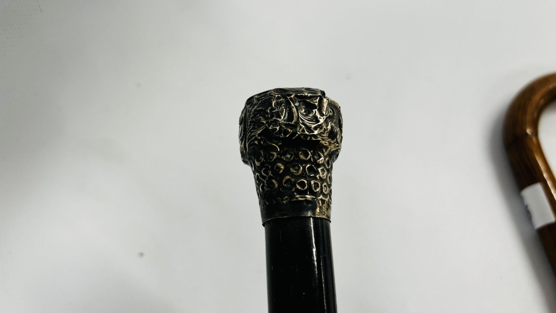 AN EBONY WALKING CANE WITH SILVER TOP A/F AND ONE FURTHER WALKING CANE WITH SILVER TOP AND BAND - Image 8 of 12