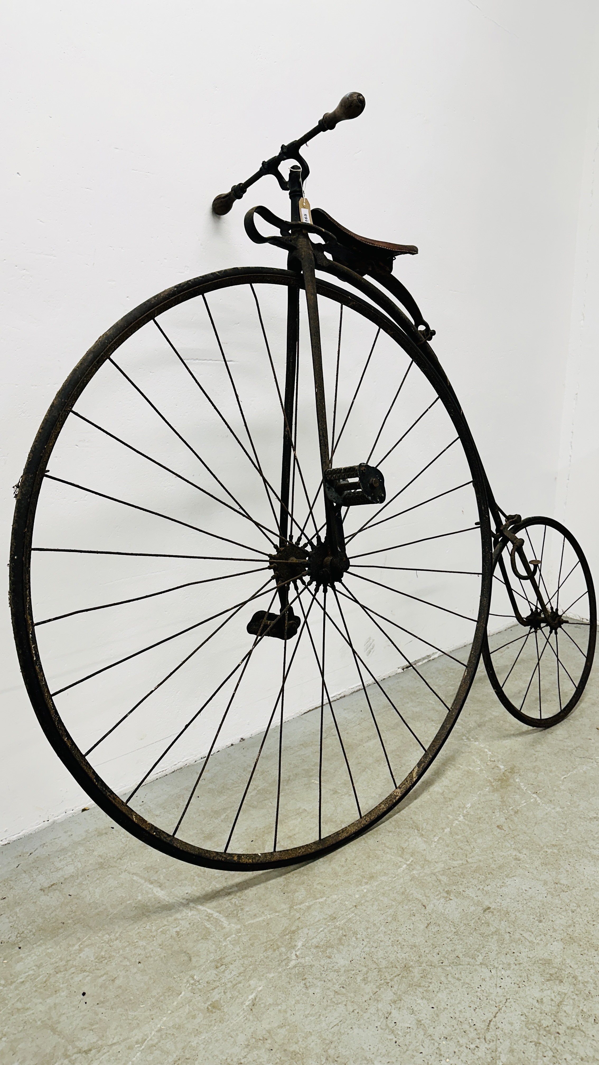 AN ANTIQUE PENNY FARTHING / HIGH WHEEL BICYCLE, HEIGHT 147CM, FRONT WHEEL RIM 119CM. - Image 20 of 20