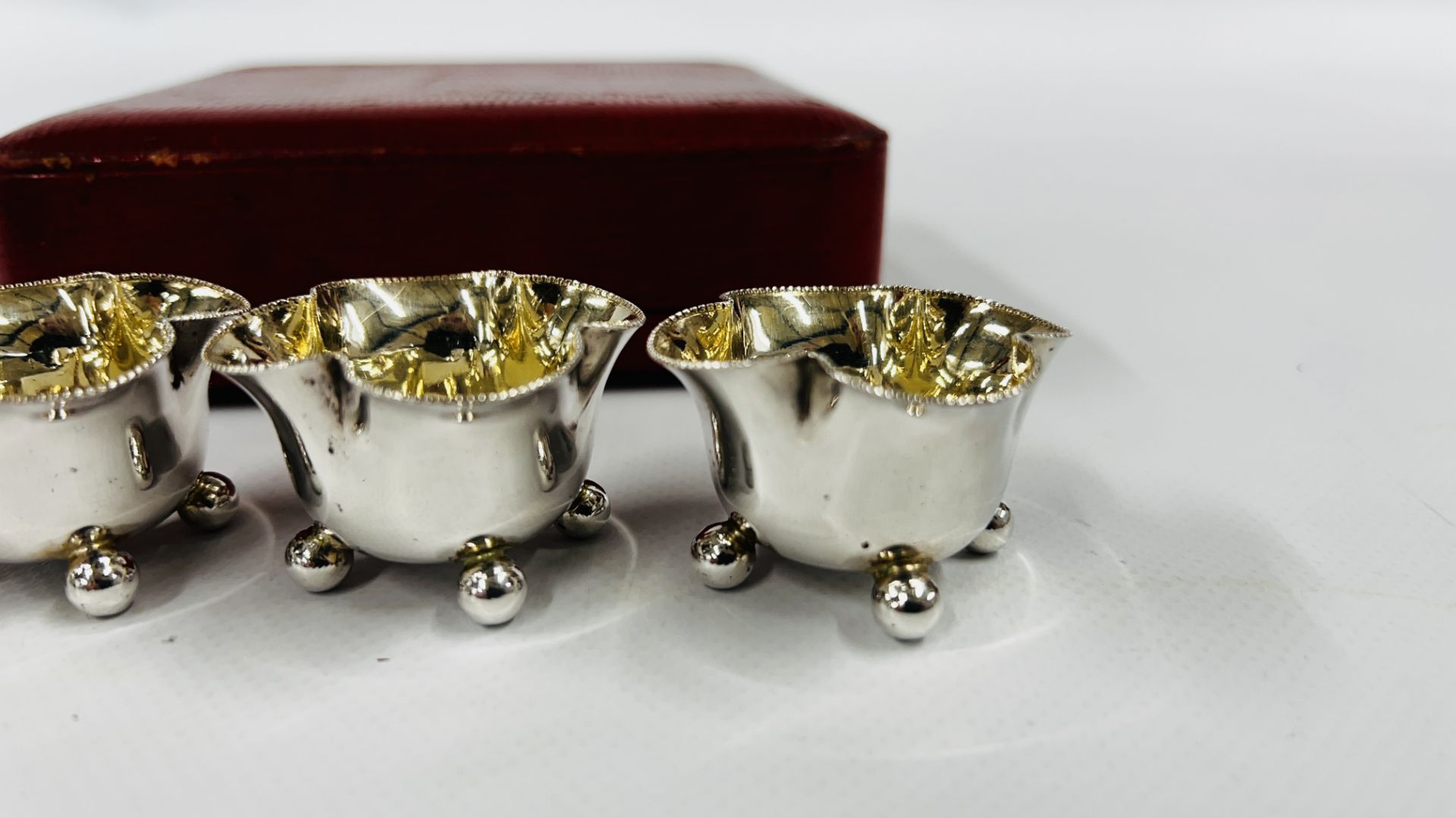 CASED SET OF FOUR VICTORIAN SILVER SALTS WITH SPOONS LONDON 1897 MAKER WOLFSKY & Co LTD. - Image 7 of 9