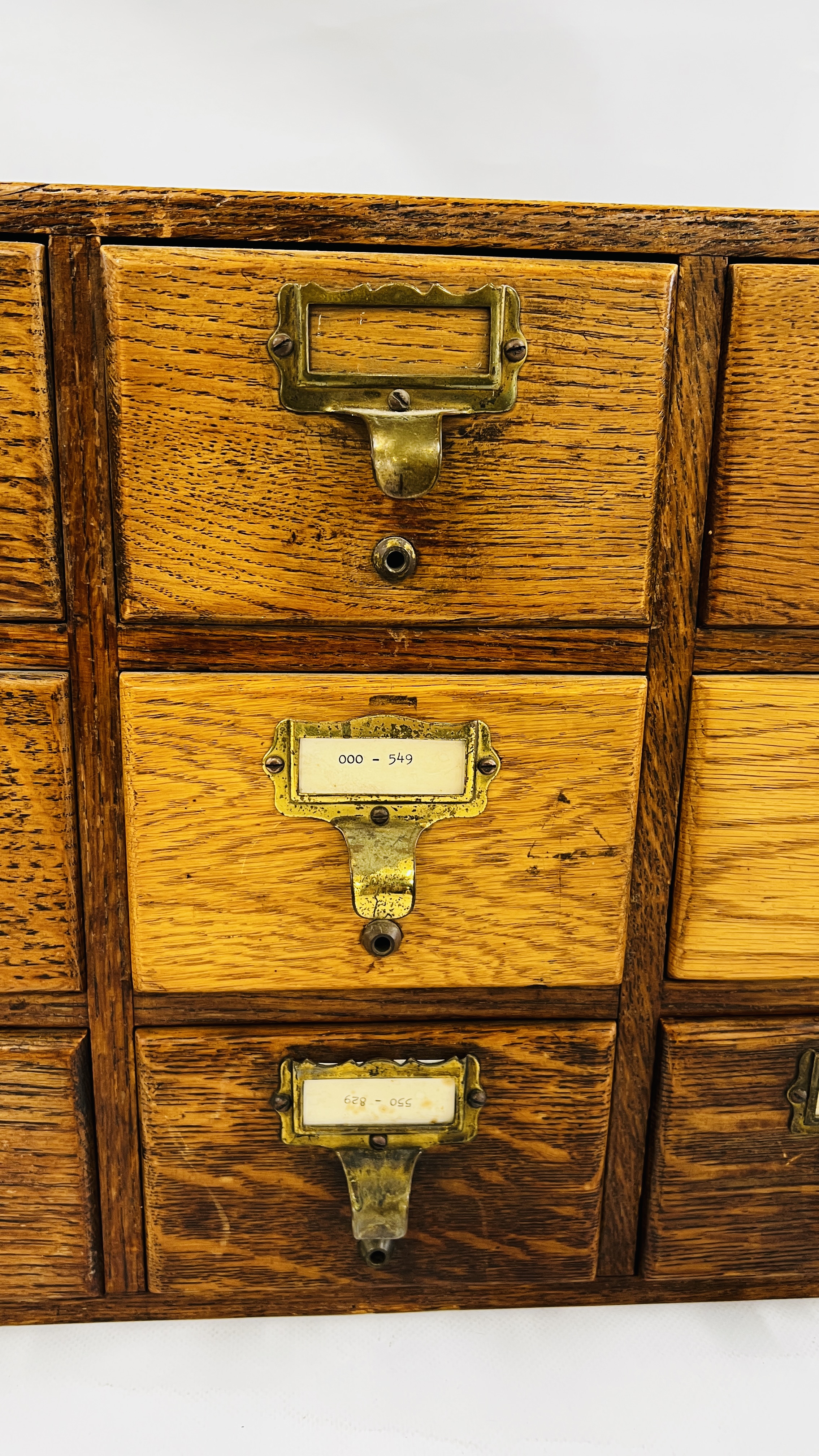 A VINTAGE 1940'S OAK MULTI DRAWER FILING CABINET. W 49CM X D 40CM X H 34CM. - Image 4 of 9