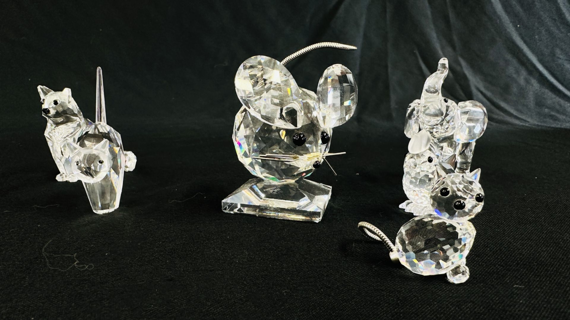 GRUOP OF 7 SWAROVSKI CABINET COLLECTIBLE ORNAMENTS TO INCLUDE MINI HEN (7675), TOM CAT (198241), - Bild 2 aus 12