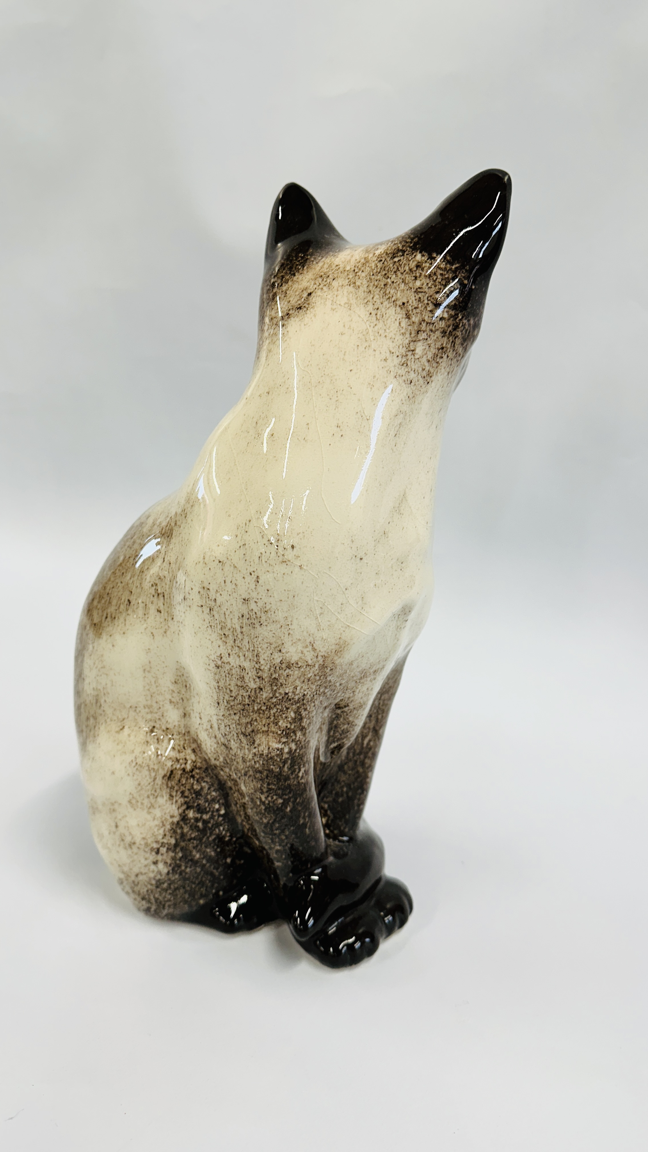 A HANDCRAFTED WINSTANLEY NO. 5 SEATED CAT FIGURE - HEIGHT 32CM. - Image 5 of 6
