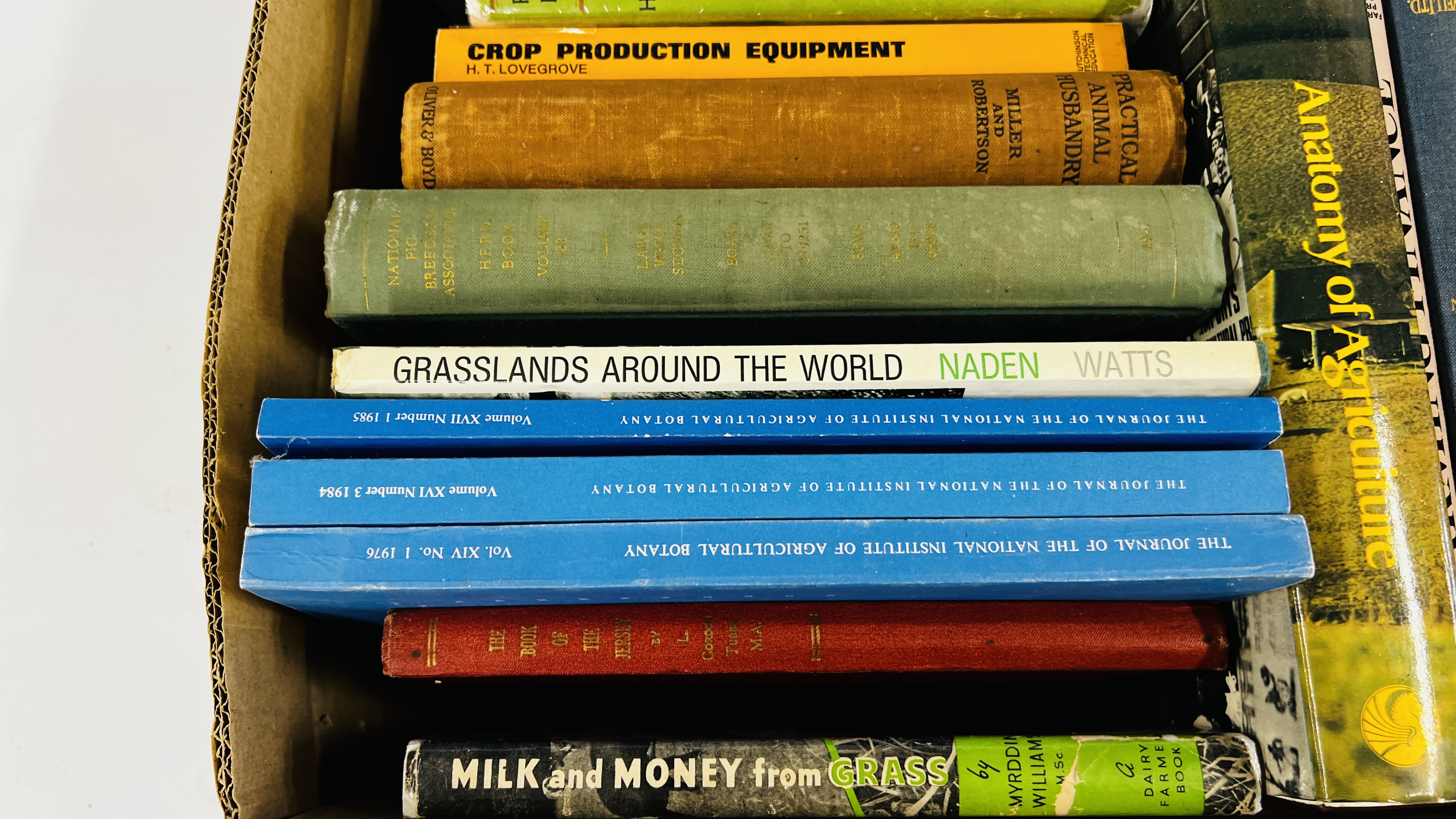 A SMALL COLLECTION OF BOOKS RELATING TO AGRICULTURE AND MACHINERY. - Image 6 of 7