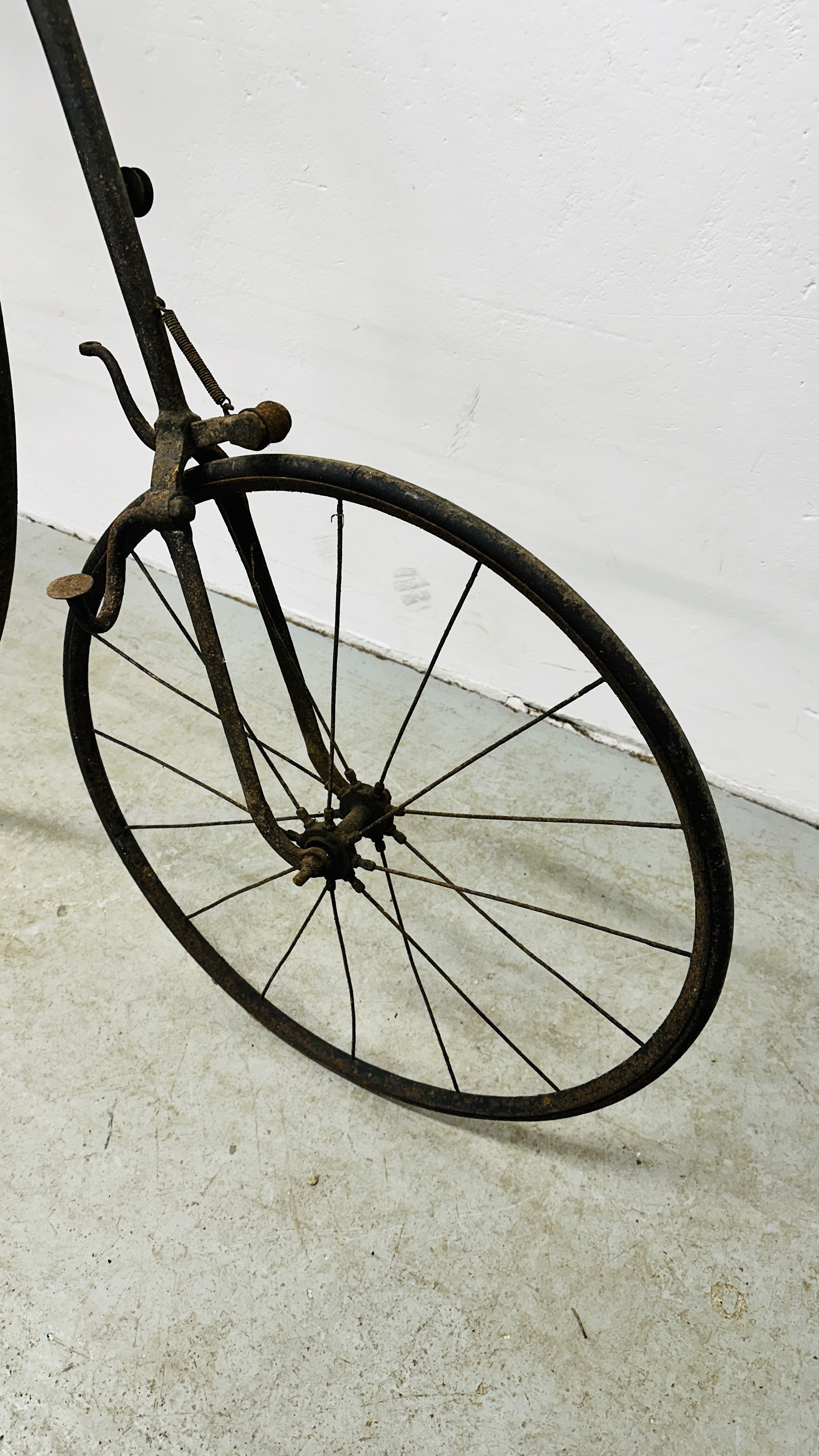 AN ANTIQUE PENNY FARTHING / HIGH WHEEL BICYCLE, HEIGHT 147CM, FRONT WHEEL RIM 119CM. - Image 10 of 20