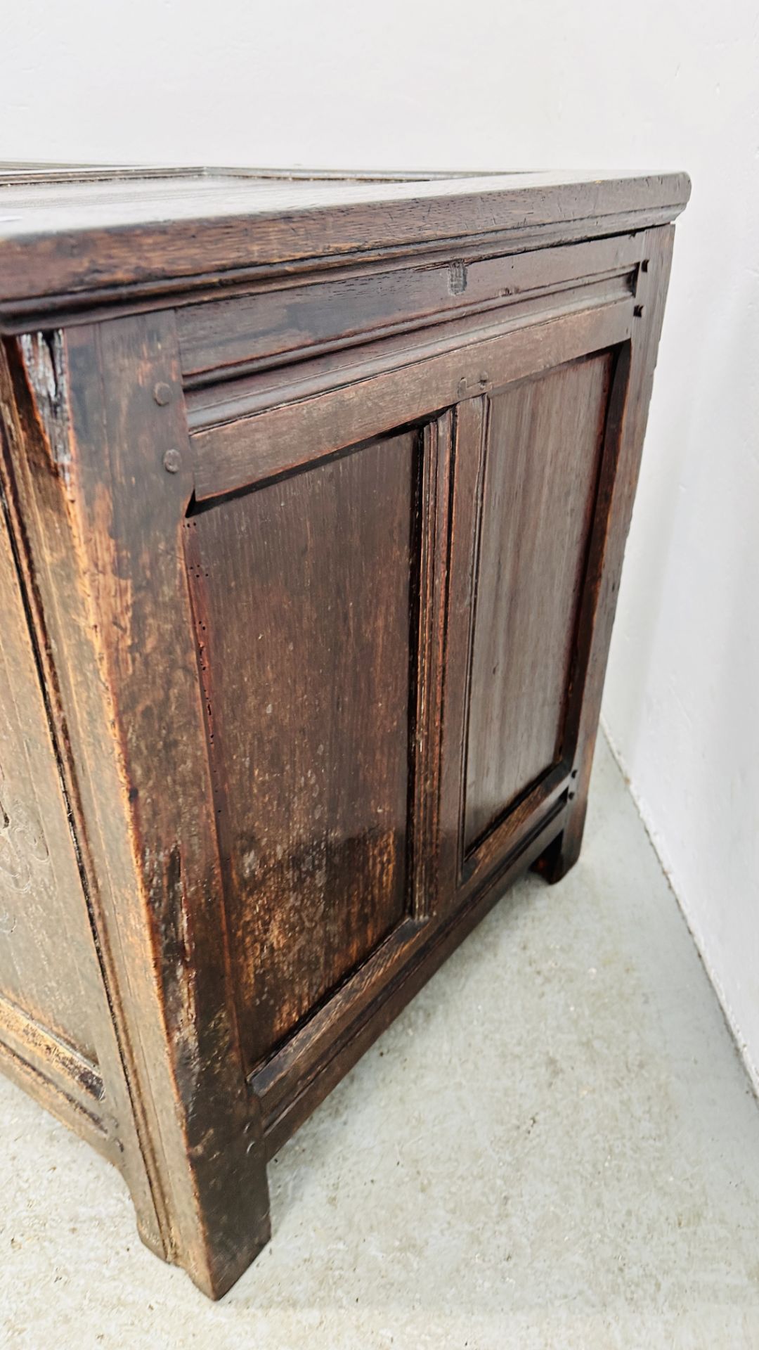 A C17th OAK COFFER, DATED 1686, WITH ALTERATIONS INCLUDING A NEW TOP, 134CM WIDE. - Image 7 of 17