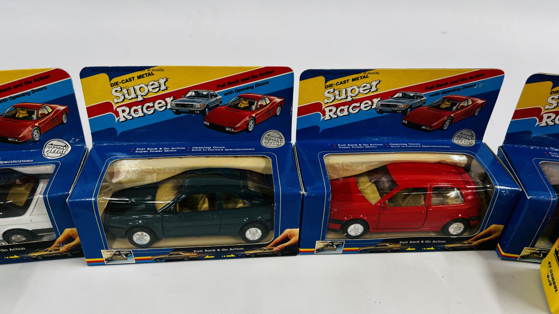 A BOX OF ASSORTED DIE-CAST MODEL VEHICLES TO INCLUDE MATCHBOX EXAMPLES, ETC. - Image 6 of 8