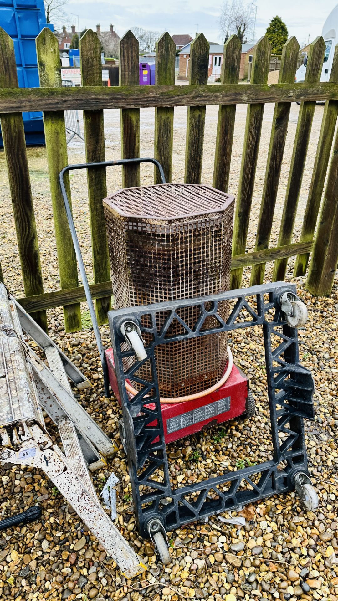 2 X ALUMINIUM ODD JOB WORK PLATFORMS, 2 ADJUSTABLE ROLLER STANDS AND A PROPANE GAS WORKSHOP HEATER. - Image 5 of 7