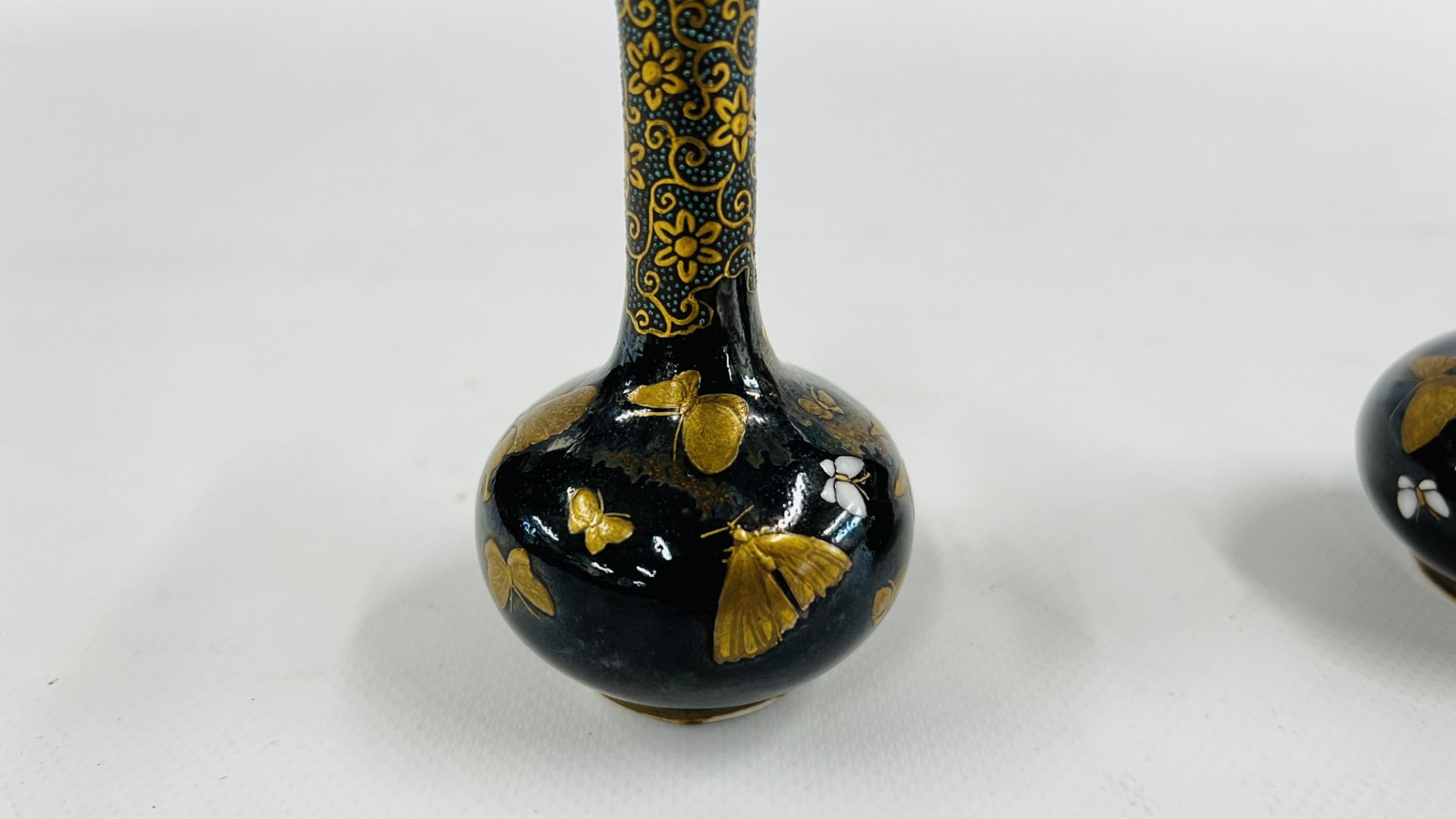 A PAIR OF MINIATURE ONION VASES GILT DECORATED WITH BUTTERFLIES HEIGHT 9CM ALONG WITH A MINIATURE - Image 8 of 24