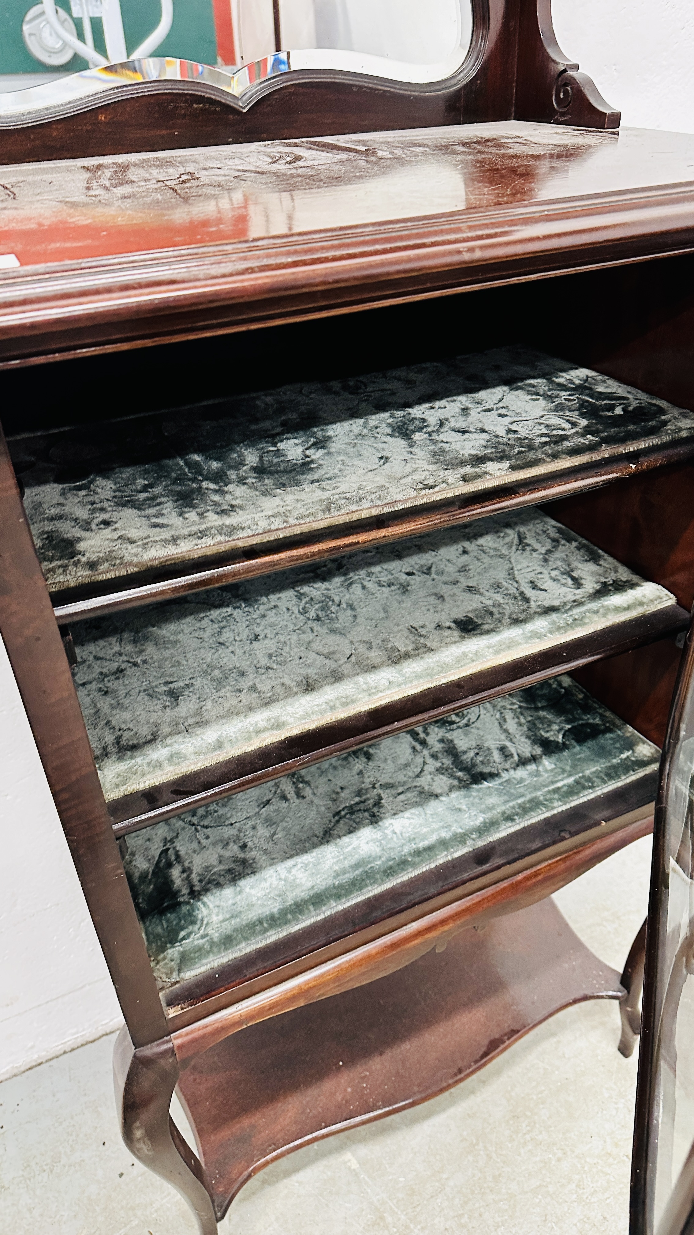 A VICTORIAN MAHOGANY SHEET MUSIC CABINET WITH MIRRORED UPSTAND AND FRETWORK PEDIMENT, - Image 11 of 11