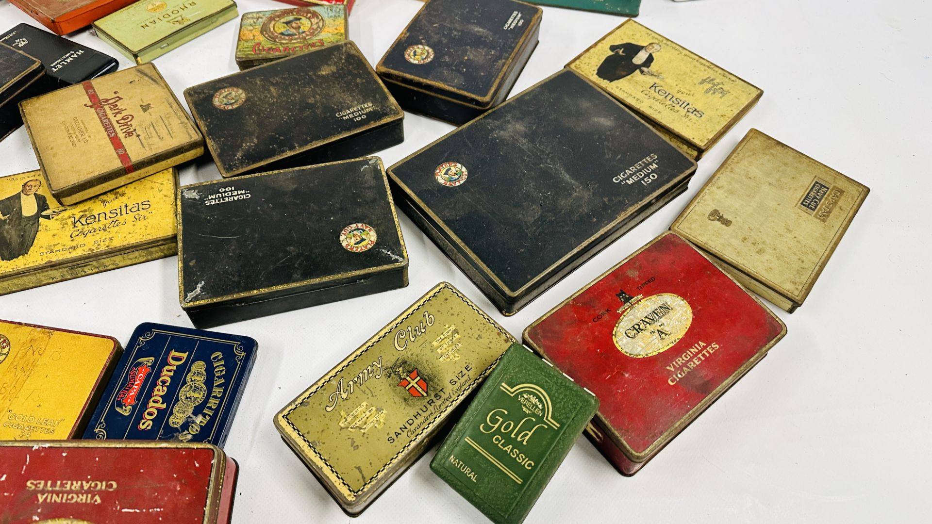 A BOX CONTAINING AN EXTENSIVE COLLECTION OF ASSORTED EMPTY VINTAGE CIGARETTE TINS TO INCLUDE - Image 12 of 14