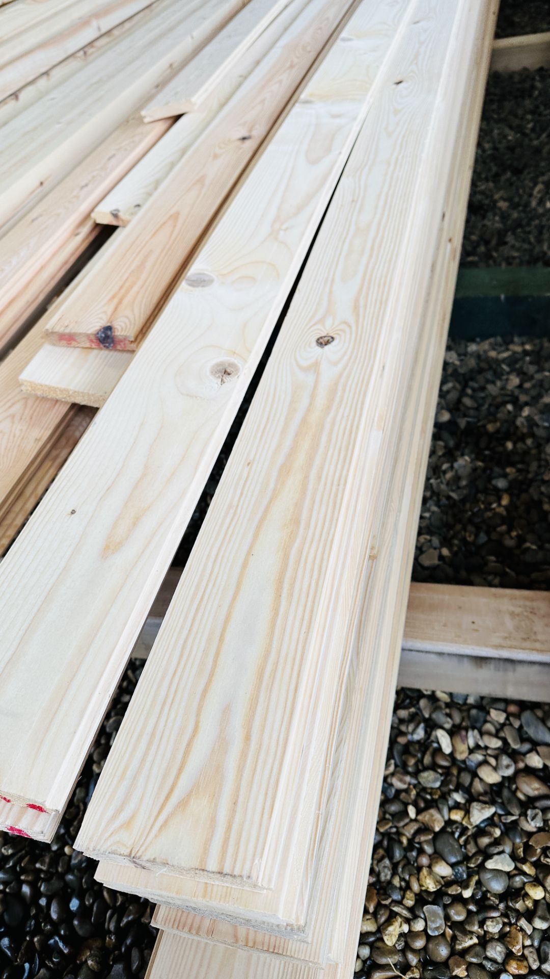 APPROX 75 LENGTHS 115MM X 20MM TONGUE AND GROOVE BOARDING, (APPROX 52 LENGTHS @ APPROX 3. - Bild 5 aus 7